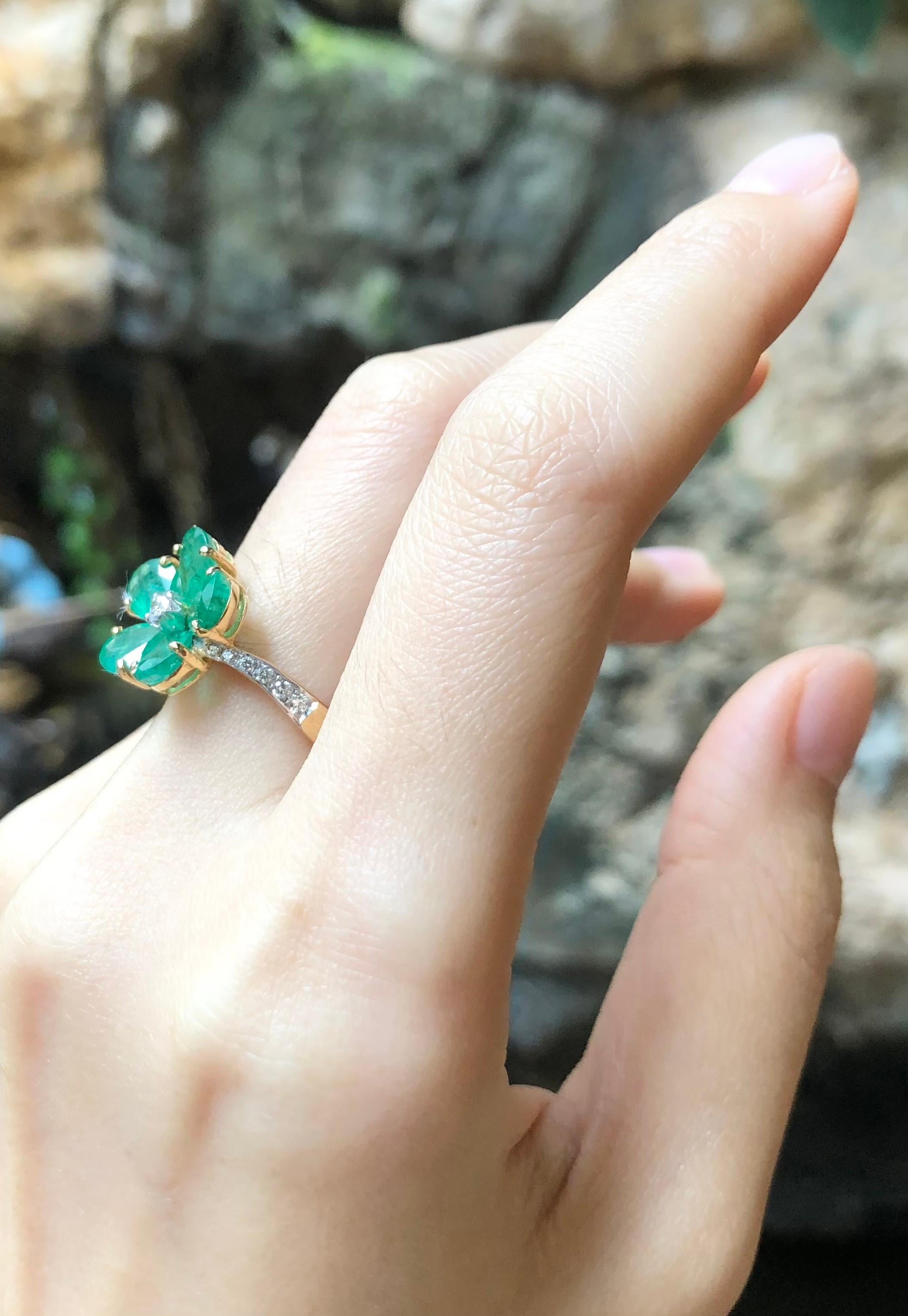 Emerald 2.81 carats with Diamond 0.15 carat Ring set in 18 Karat Gold Settings

Width:  1.2 cm 
Length: 1.2 cm
Ring Size: 52
Total Weight: 5.71 grams


