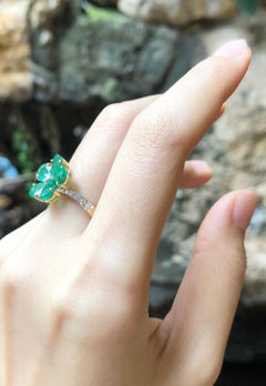 Smaragd mit Diamant-Diamant Ring in 18 Karat Gold Fassungen gefasst