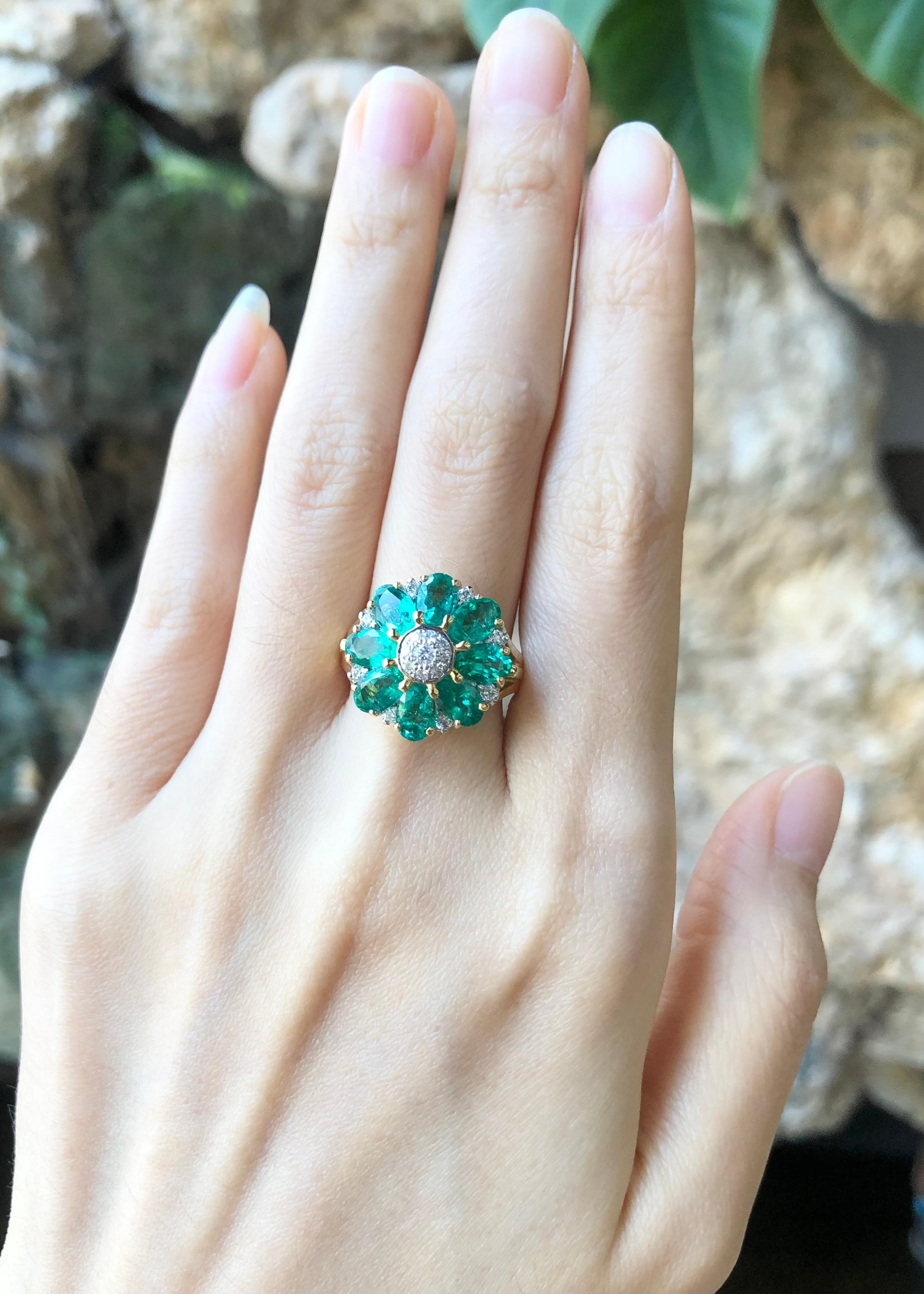 Emerald 3.56 carats with Diamond 0.30 carat Ring set in 18 Karat Gold Settings

Width:  1.8 cm 
Length: 1.8 cm
Ring Size: 54
Total Weight: 9.29 grams


