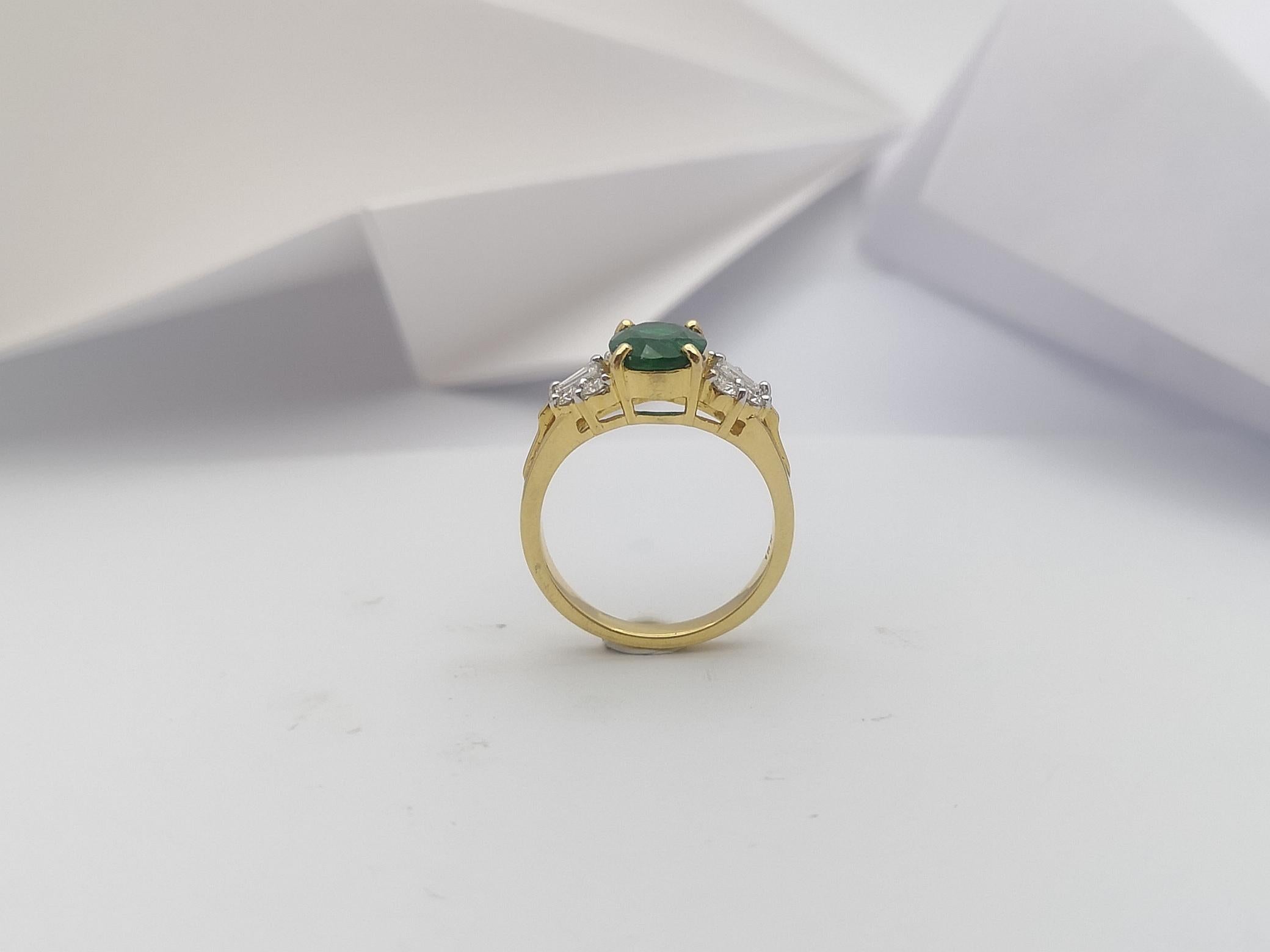 Smaragd- und Diamantring aus 18 Karat Gold in Fassungen gefasst im Angebot 14