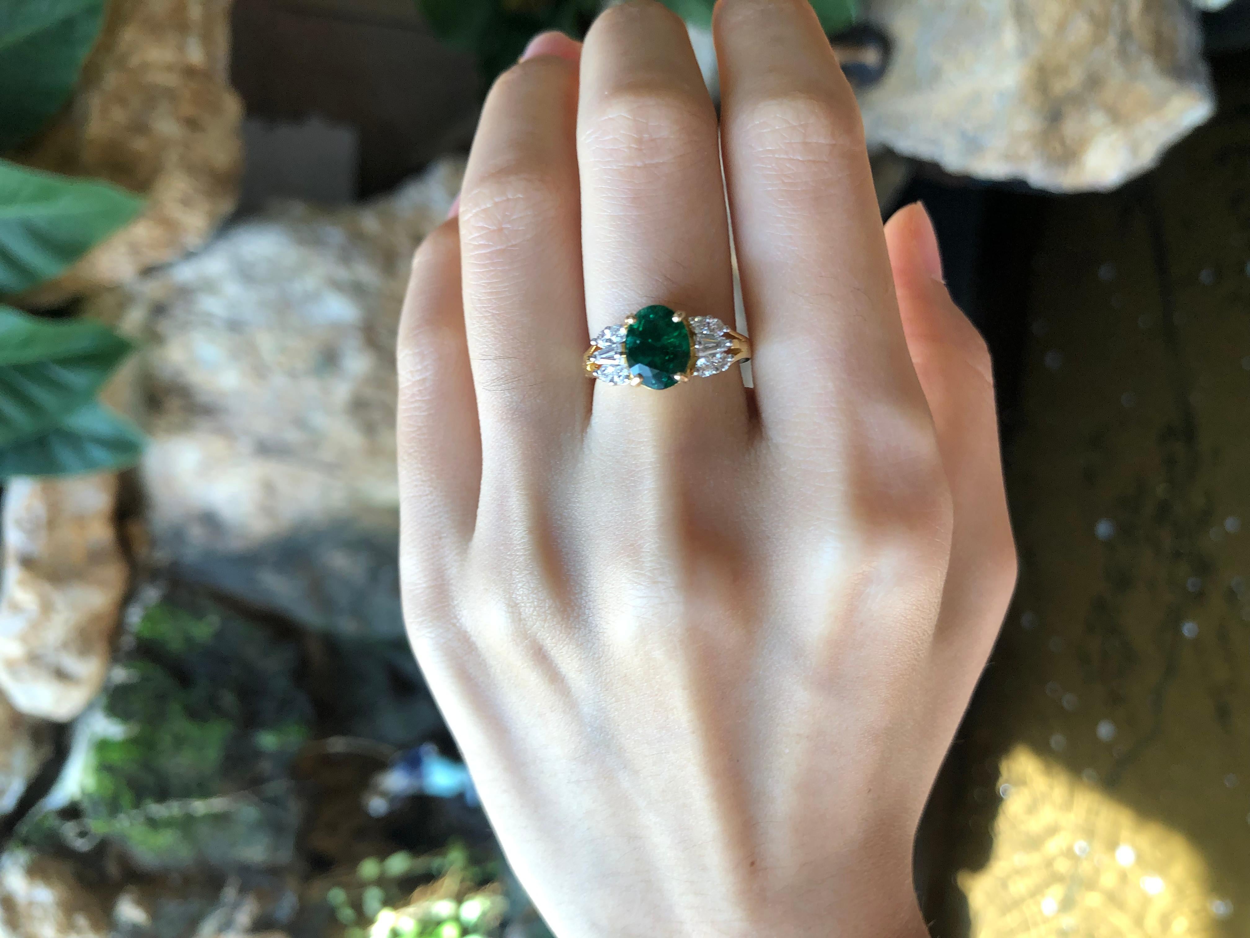 Oval Cut Emerald with Diamond Ring set in 18 Karat Gold Settings For Sale