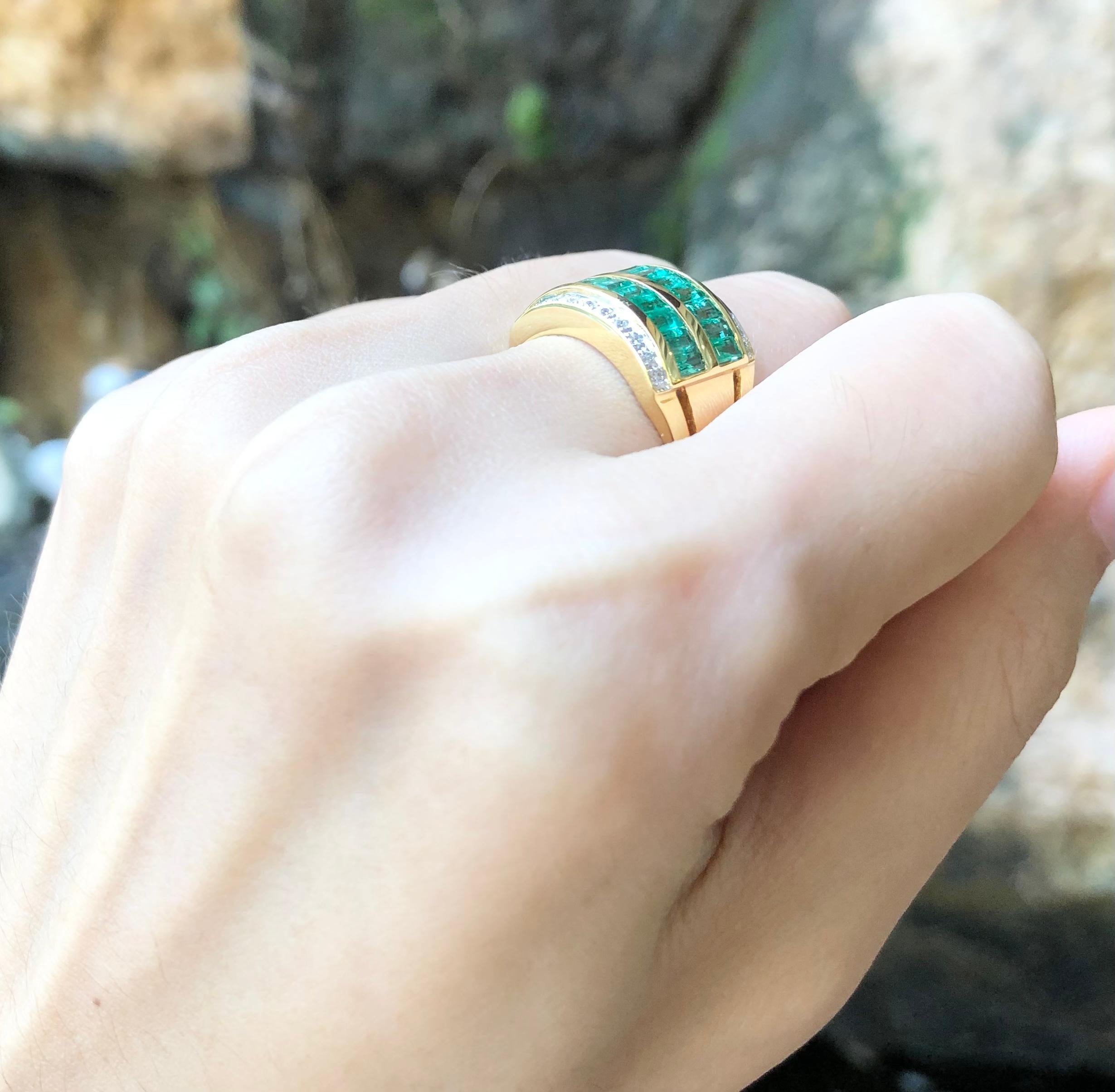 Baguette Cut Emerald with Diamond Ring Set in 18 Karat Gold Settings For Sale