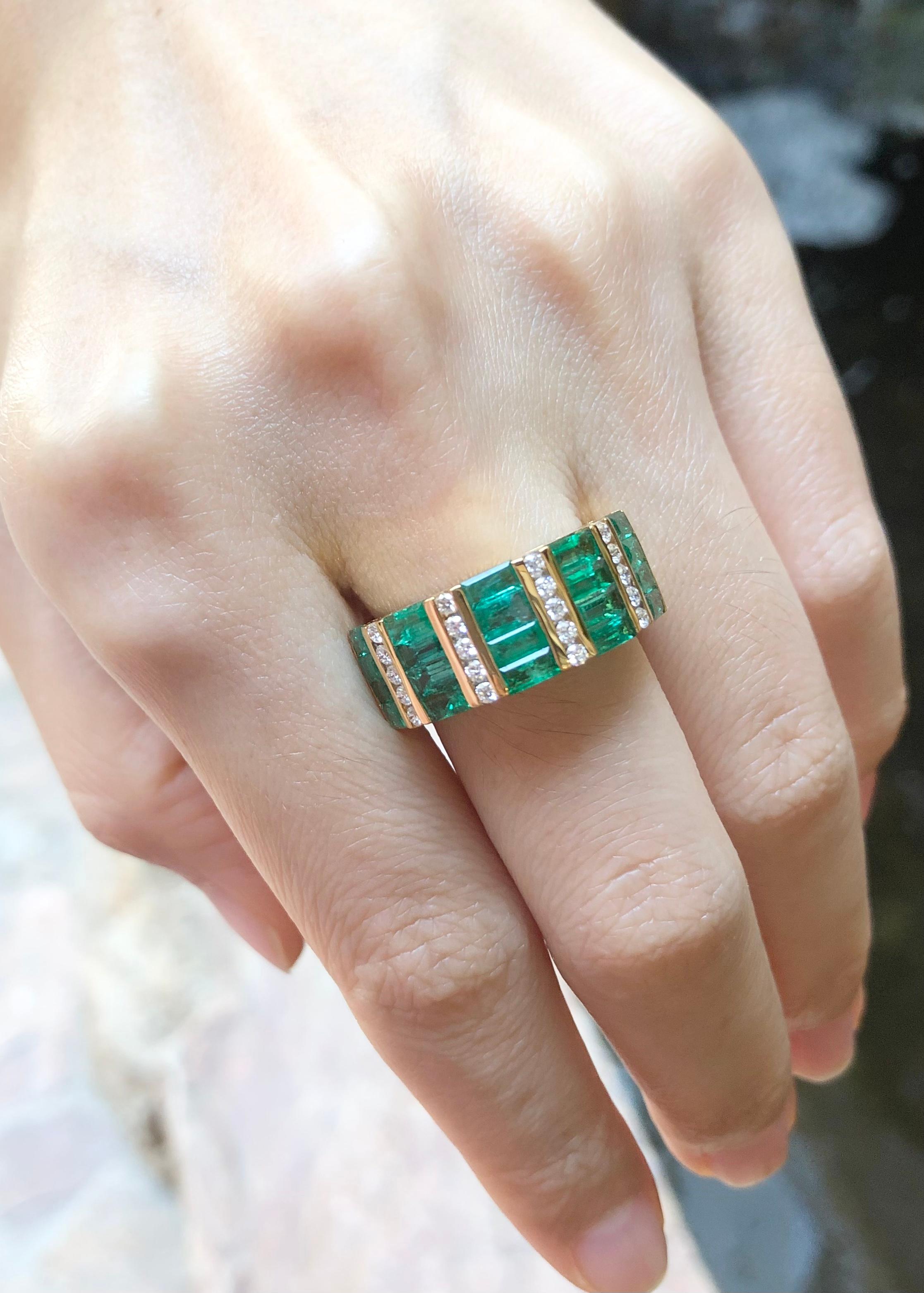 Contemporary Emerald with Diamond Ring set in 18 Karat Gold Settings For Sale