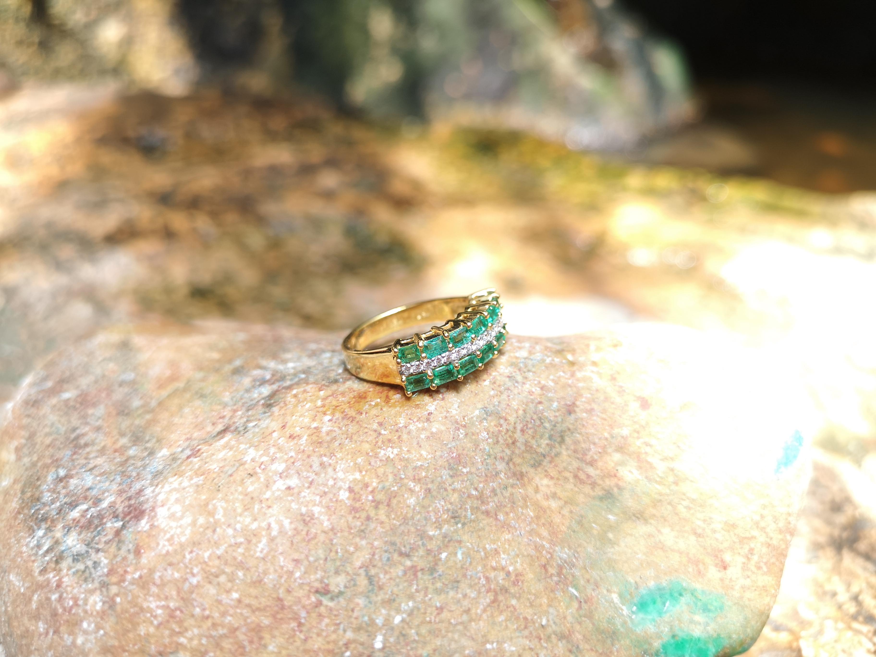 Emerald with Diamond Ring Set in 18 Karat Gold Settings In New Condition For Sale In Bangkok, TH