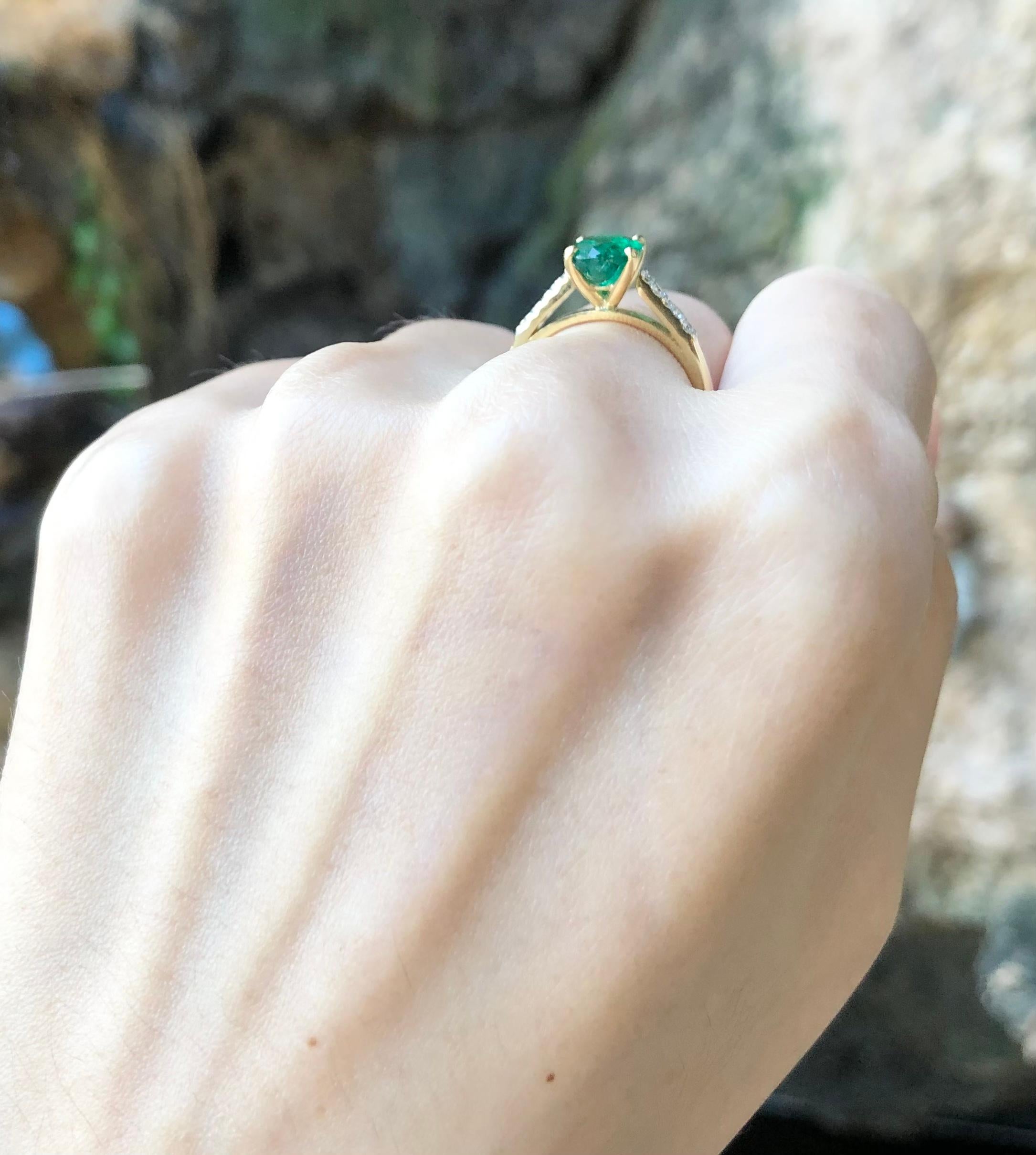 Ring mit Smaragd und Diamant in 18 Karat Goldfassung im Zustand „Neu“ im Angebot in Bangkok, TH