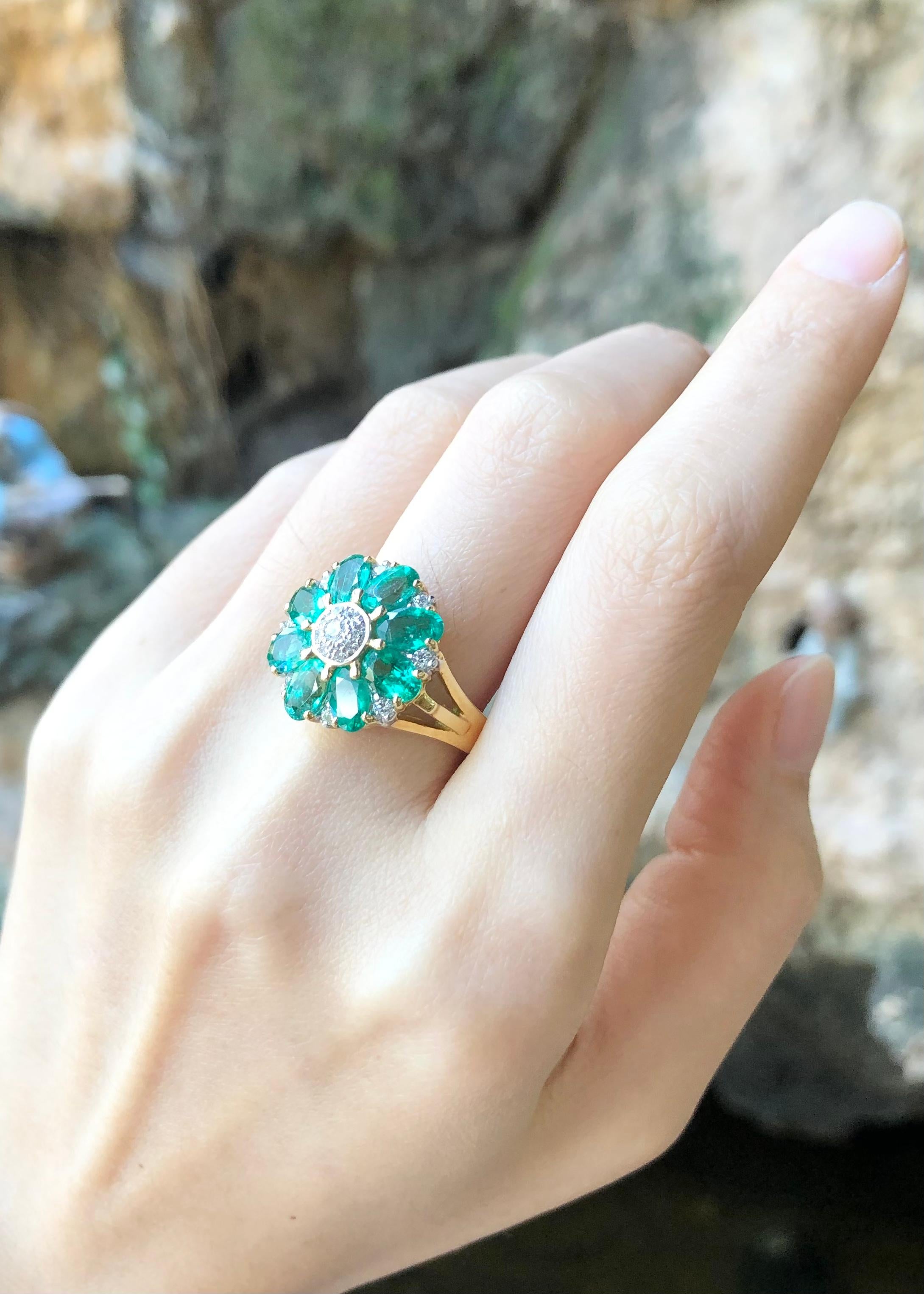Oval Cut Emerald with Diamond Ring Set in 18 Karat Gold Settings For Sale