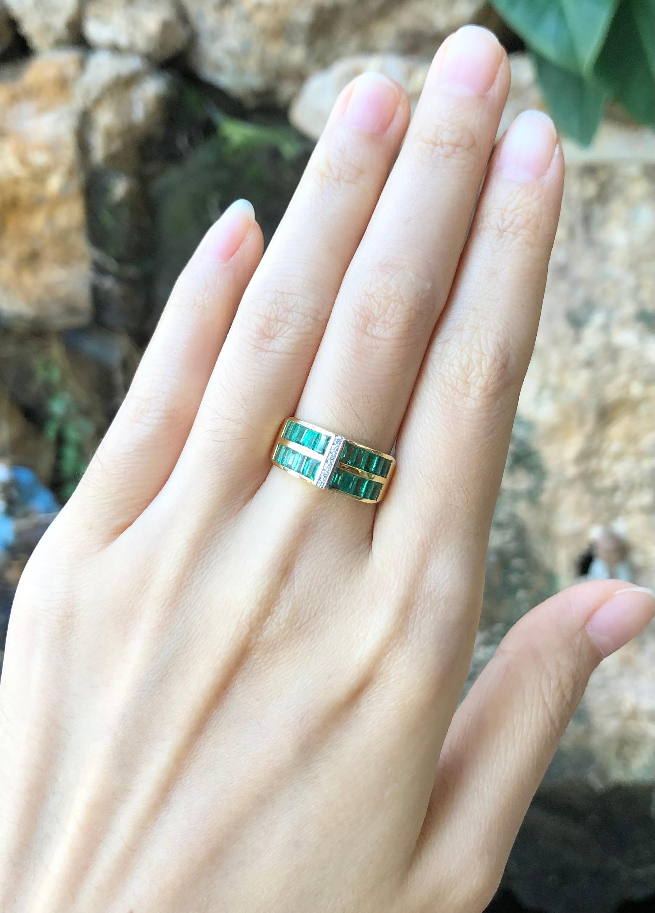 Contemporary Emerald with Diamond Ring Set in 18 Karat Gold Settings For Sale