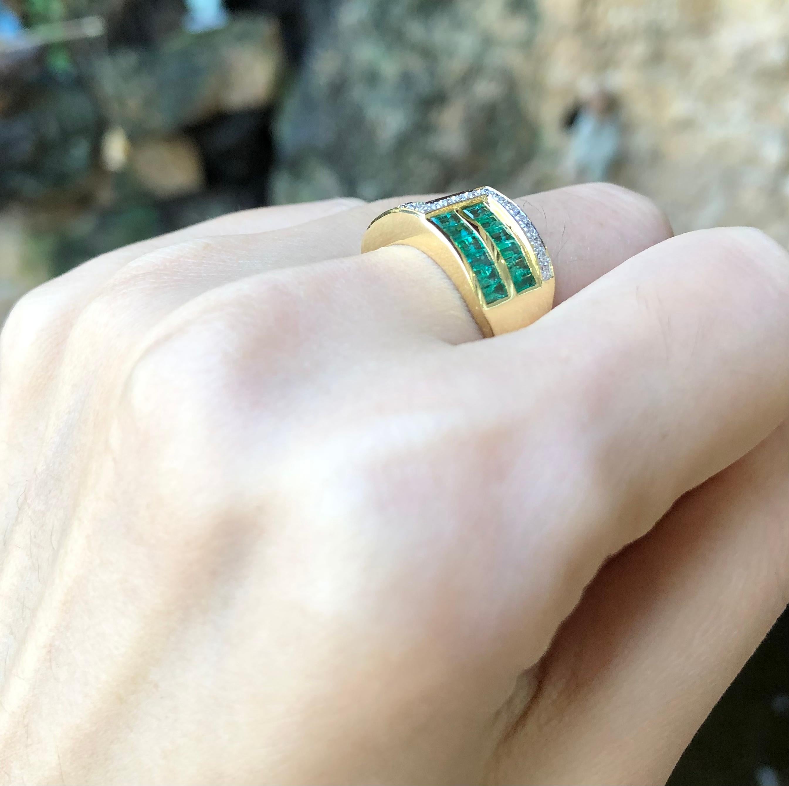 Contemporary Emerald with Diamond Ring Set in 18 Karat Gold Settings For Sale
