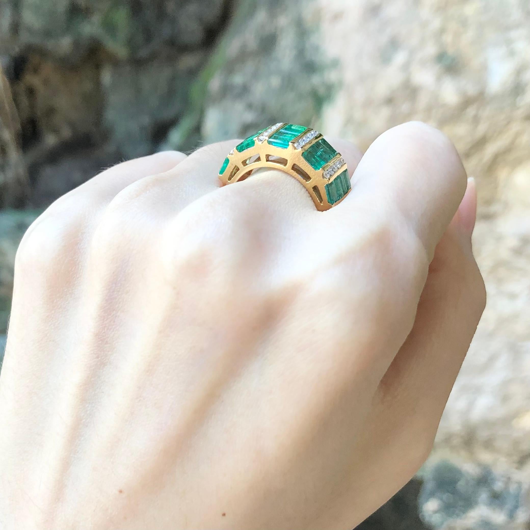 Smaragd- und Diamantring aus 18 Karat Gold in Fassungen gefasst Damen im Angebot