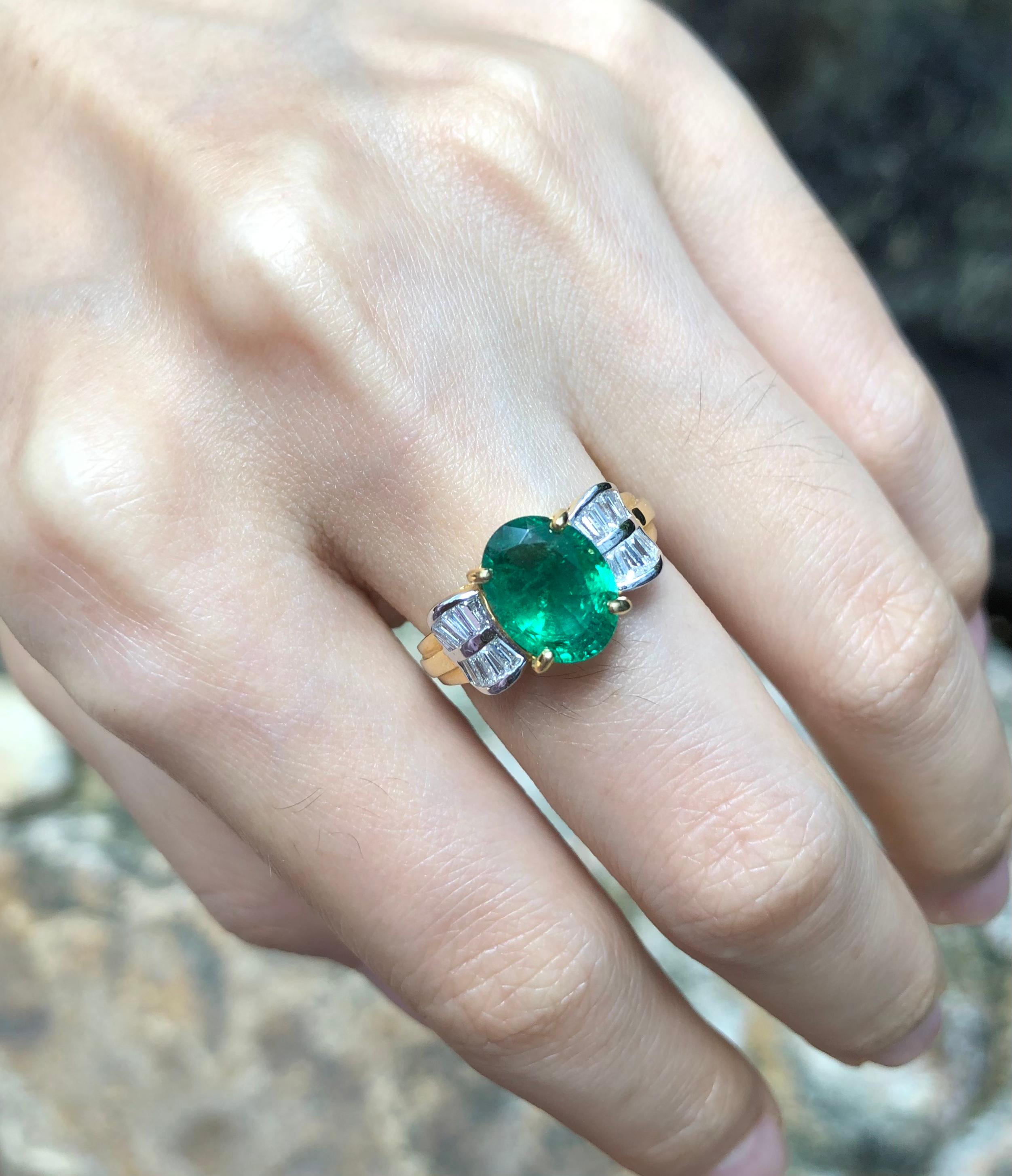 Women's Emerald with Diamond Ring Set in 18 Karat Gold Settings For Sale