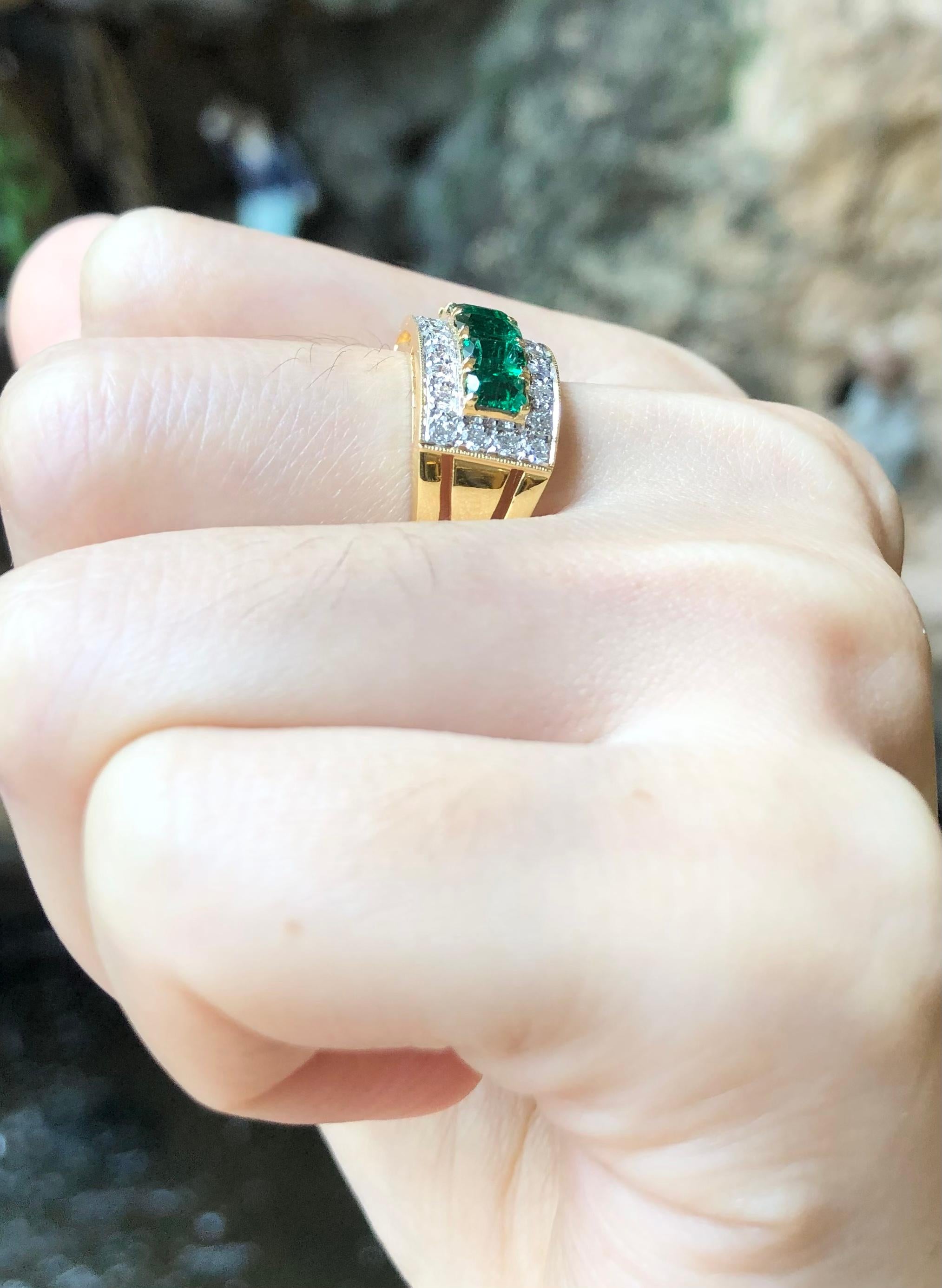 Emerald with Diamond Ring Set in 18 Karat Gold Settings For Sale 3