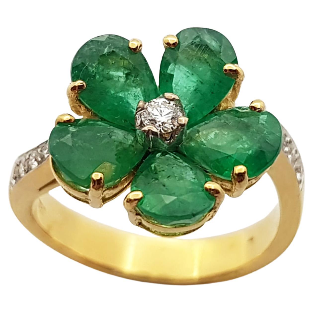 Emerald with Diamond  Ring Set in 18 Karat Gold Settings For Sale