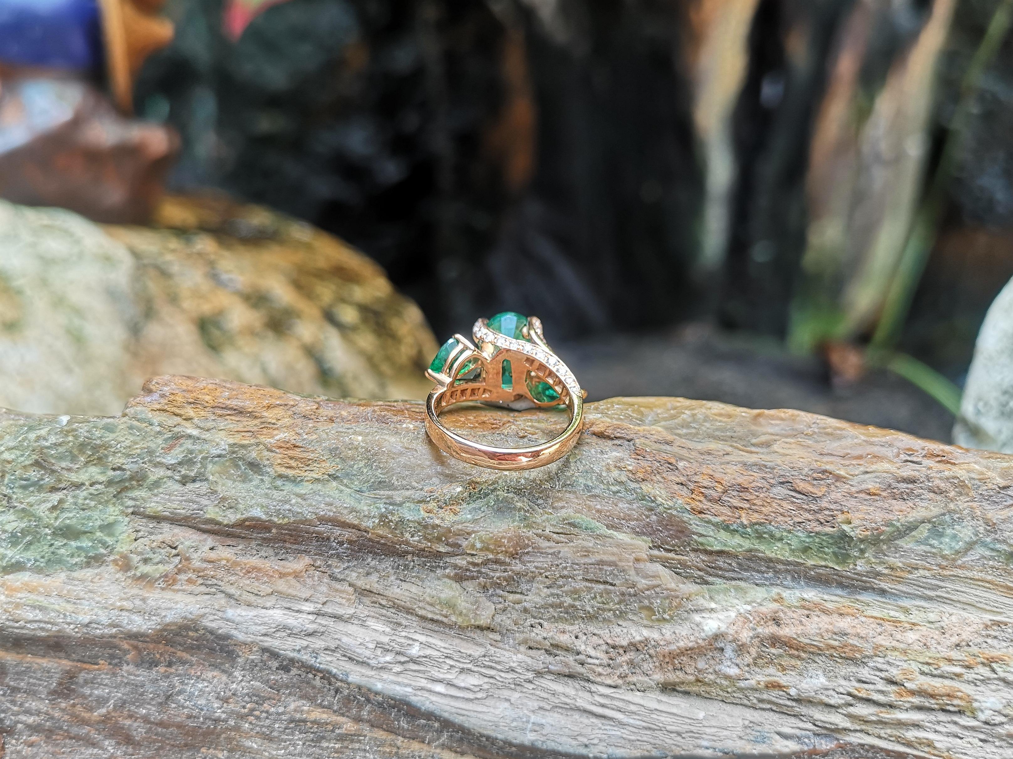 Emerald with Diamond Ring set in 18 Karat Rose Gold Settings For Sale 4