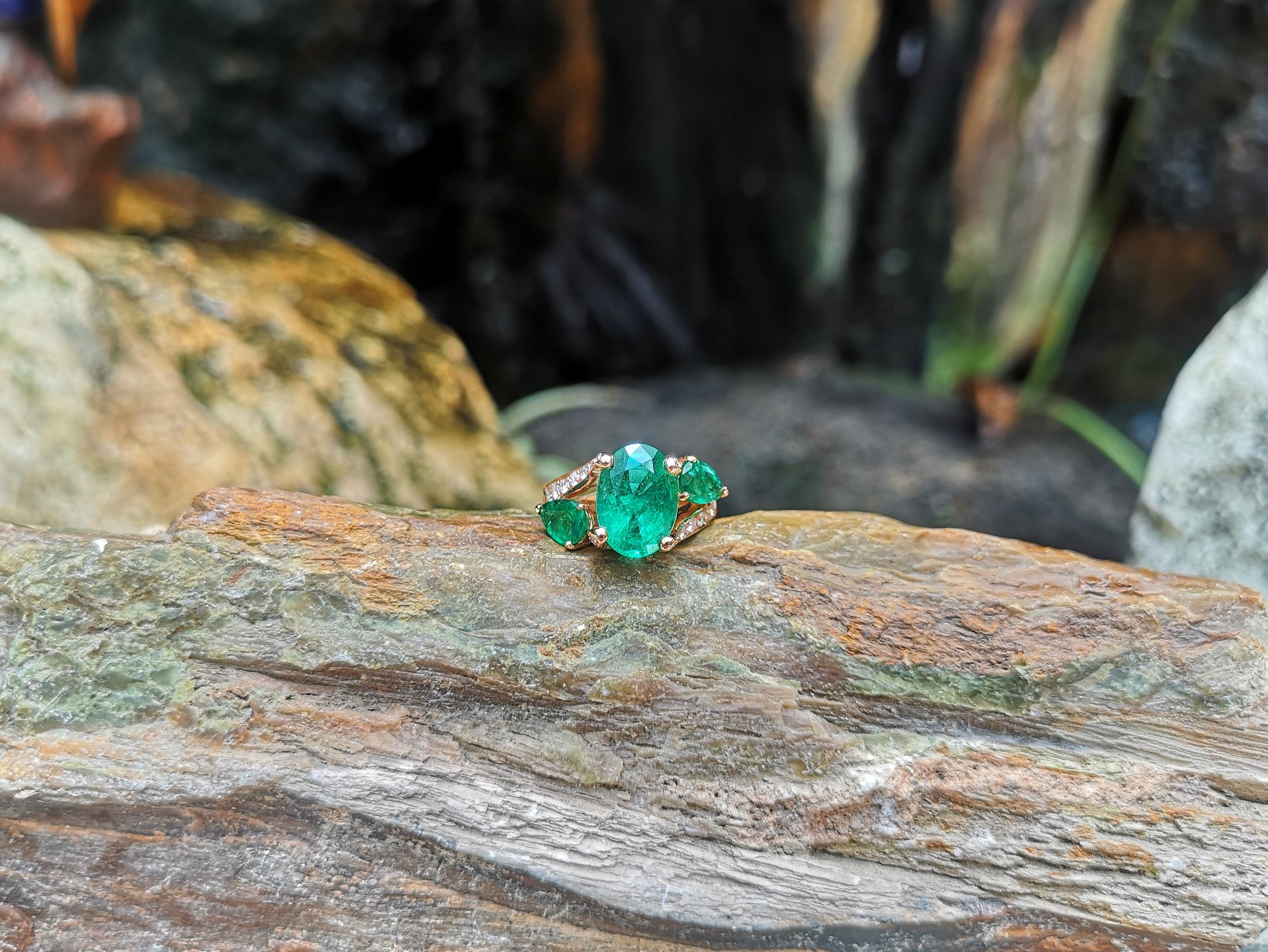 Emerald with Diamond Ring set in 18 Karat Rose Gold Settings For Sale 7