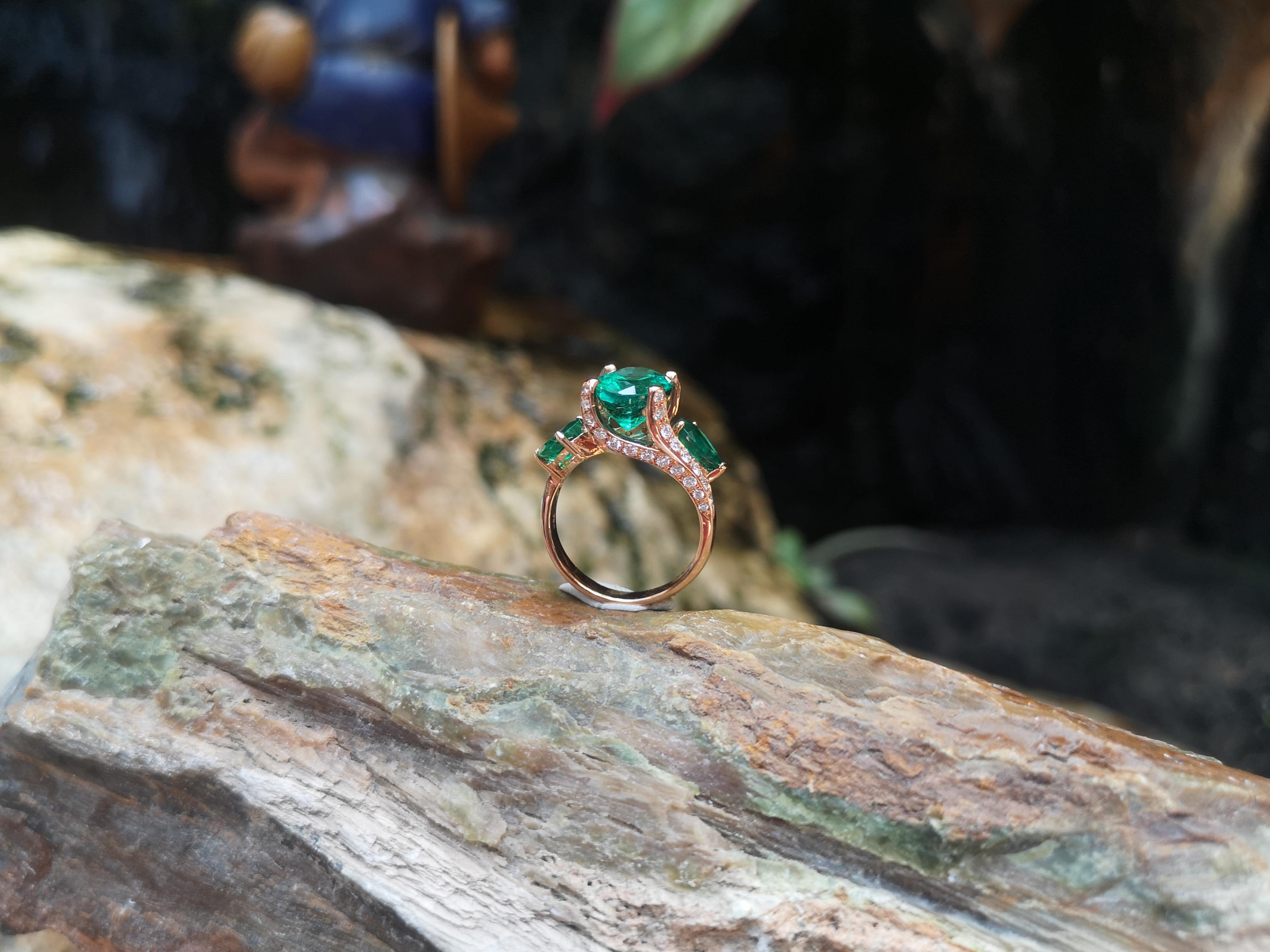 Emerald with Diamond Ring set in 18 Karat Rose Gold Settings For Sale 10
