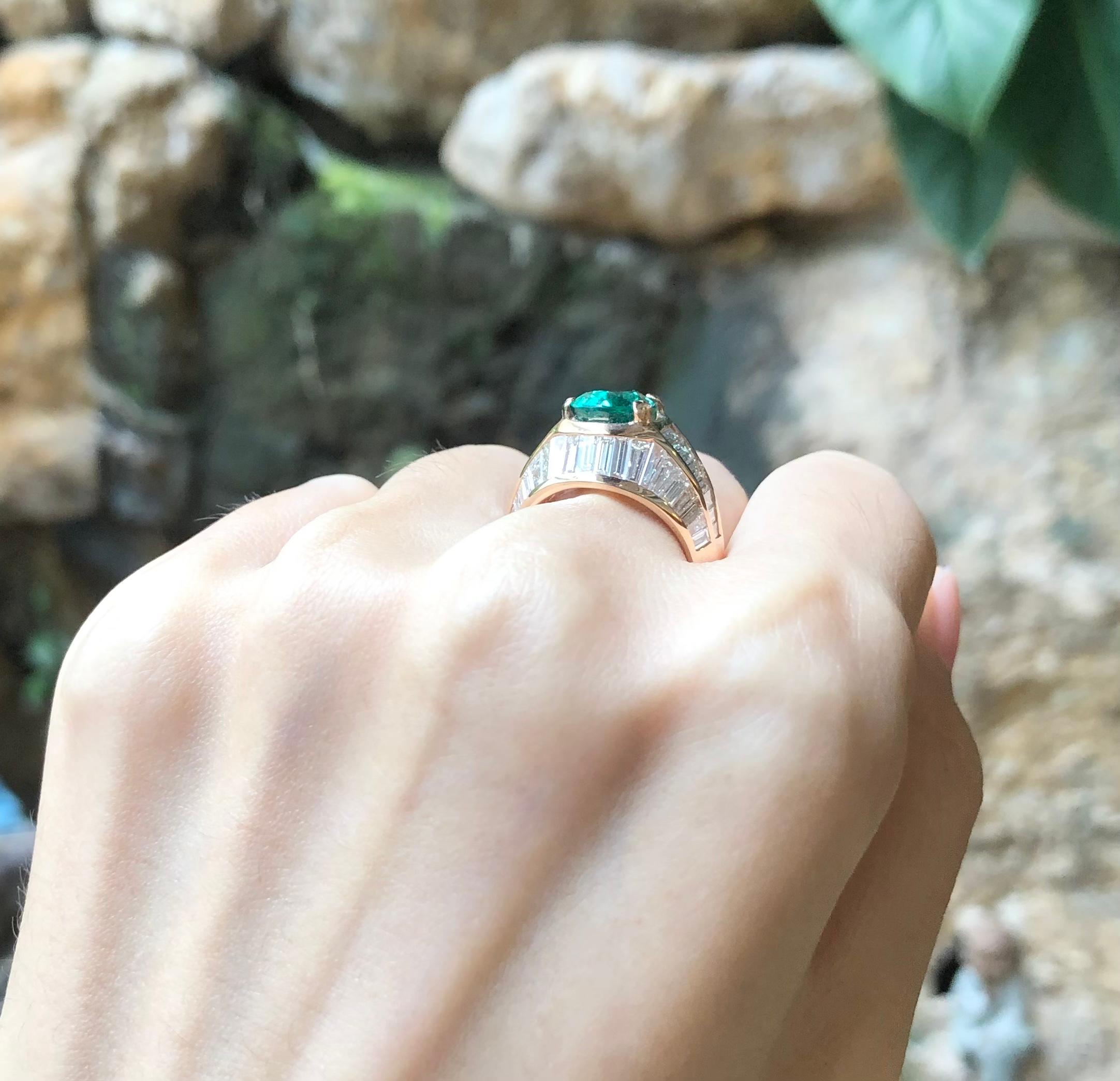Pear Cut Emerald with Diamond Ring Set in 18 Karat Rose Gold Settings For Sale