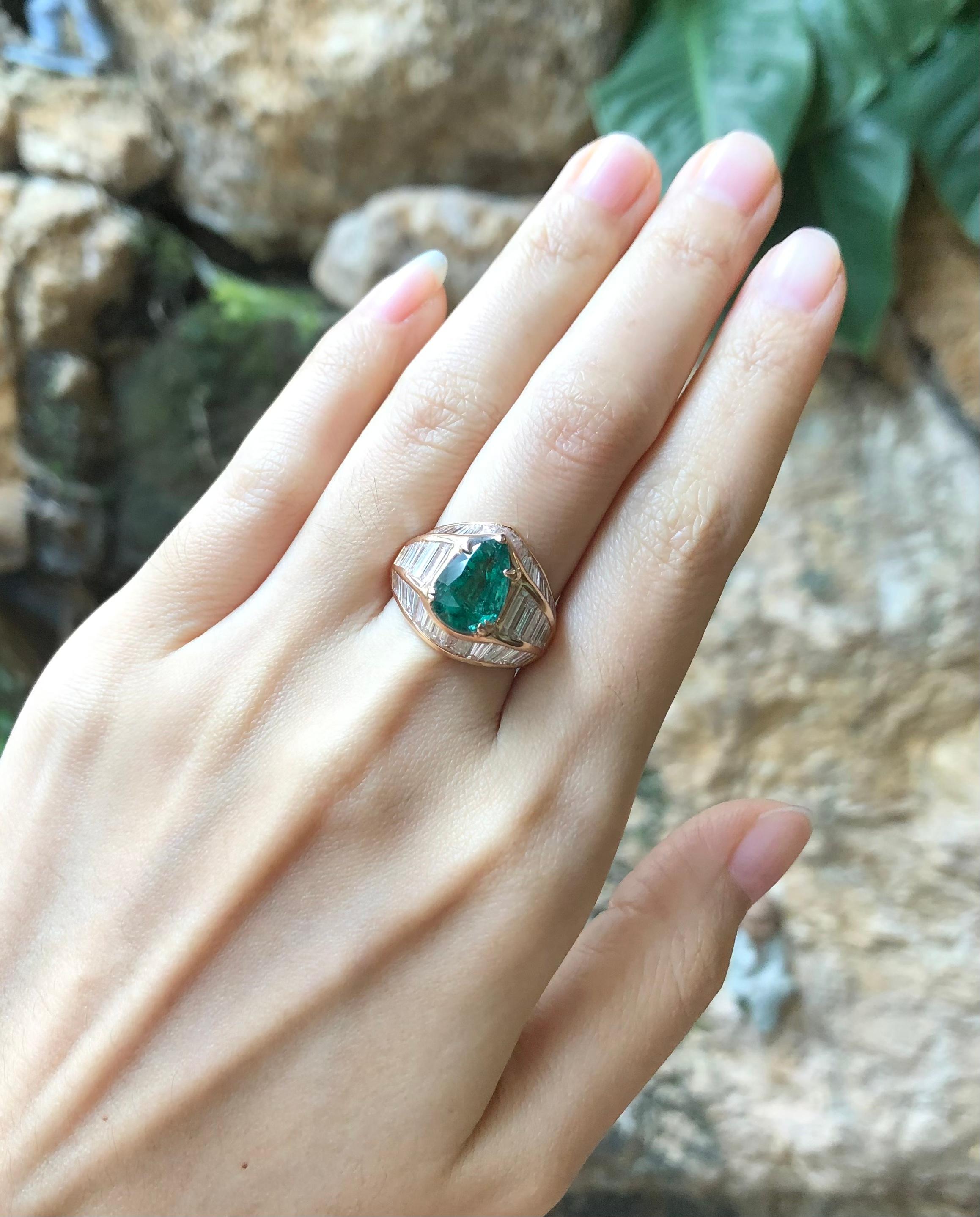 Emerald with Diamond Ring Set in 18 Karat Rose Gold Settings For Sale 1