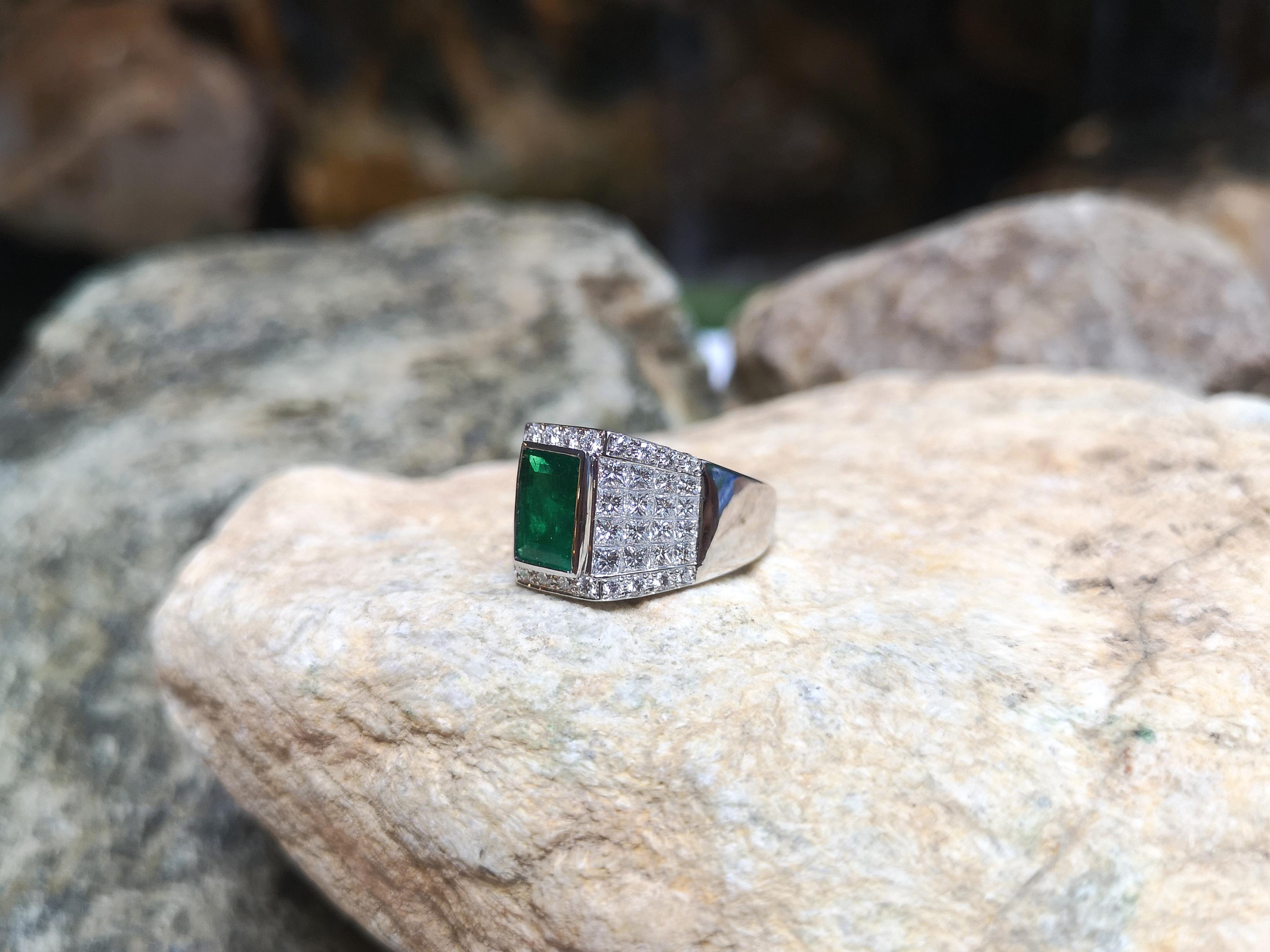 Emerald with Diamond Ring Set in 18 Karat White Gold Settings For Sale 4