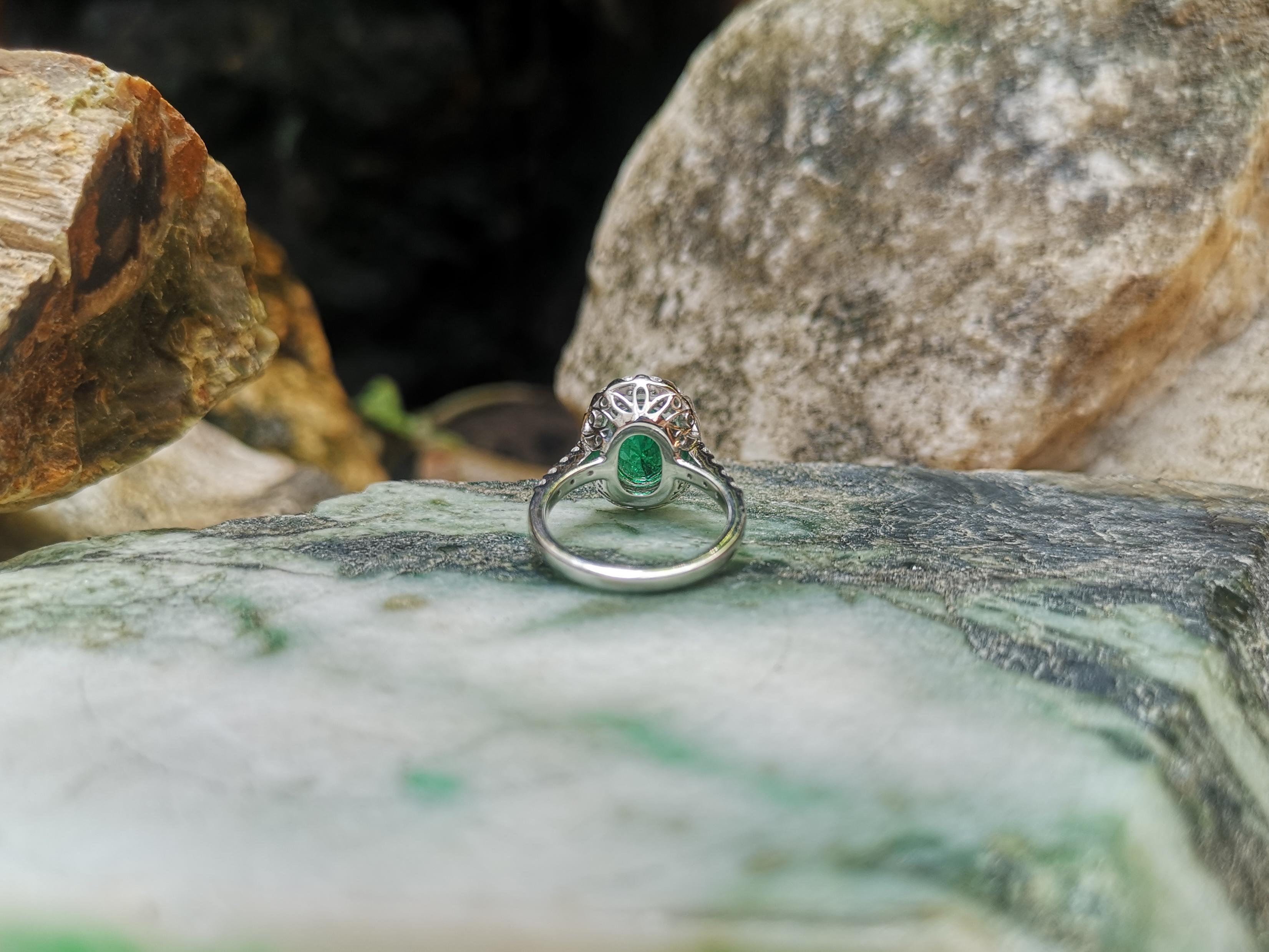 Ring mit Smaragd und Diamant in 18 Karat Weißgoldfassung im Angebot 4