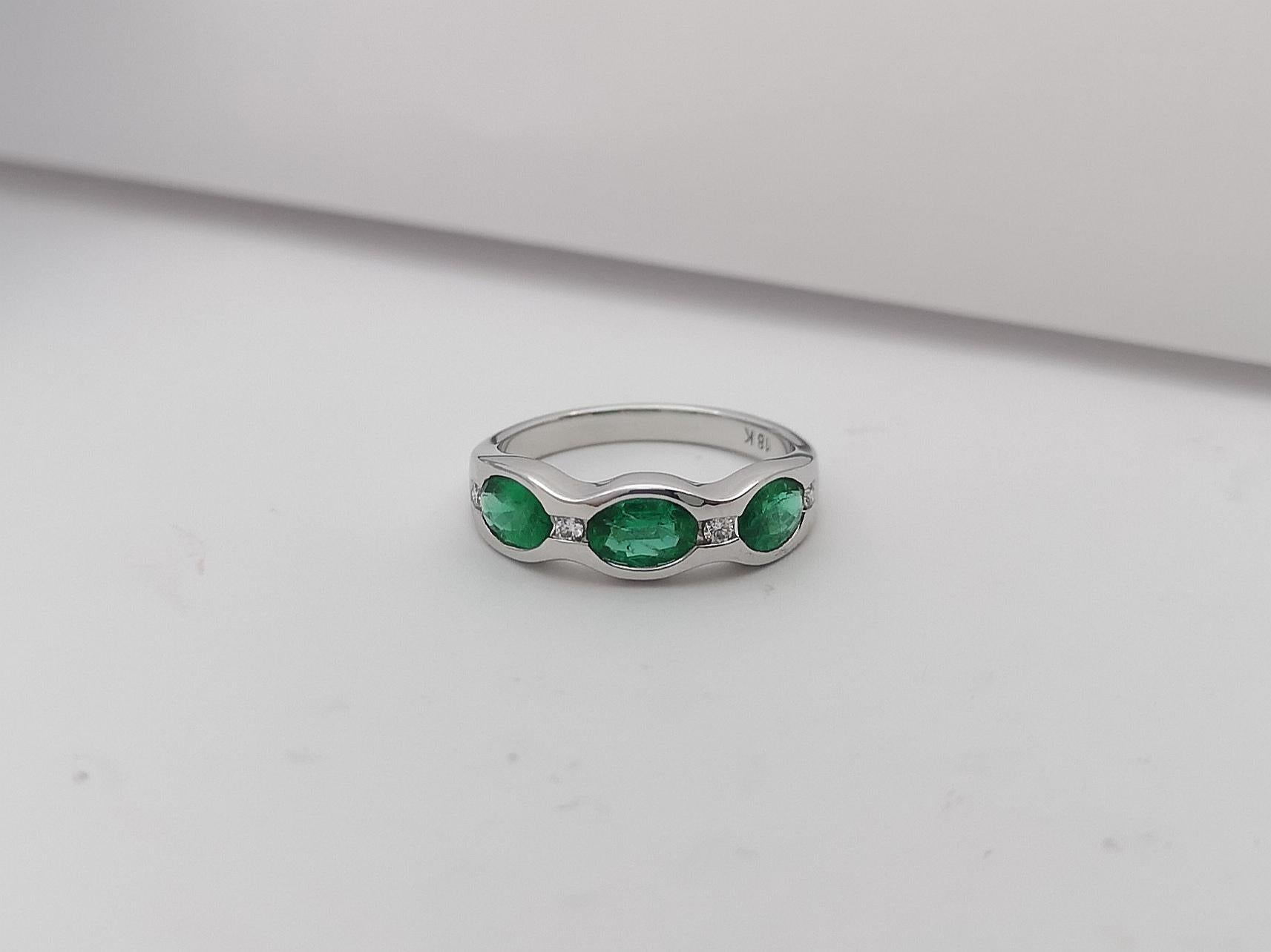 Emerald with Diamond Ring Set in 18 Karat White Gold Settings For Sale 3