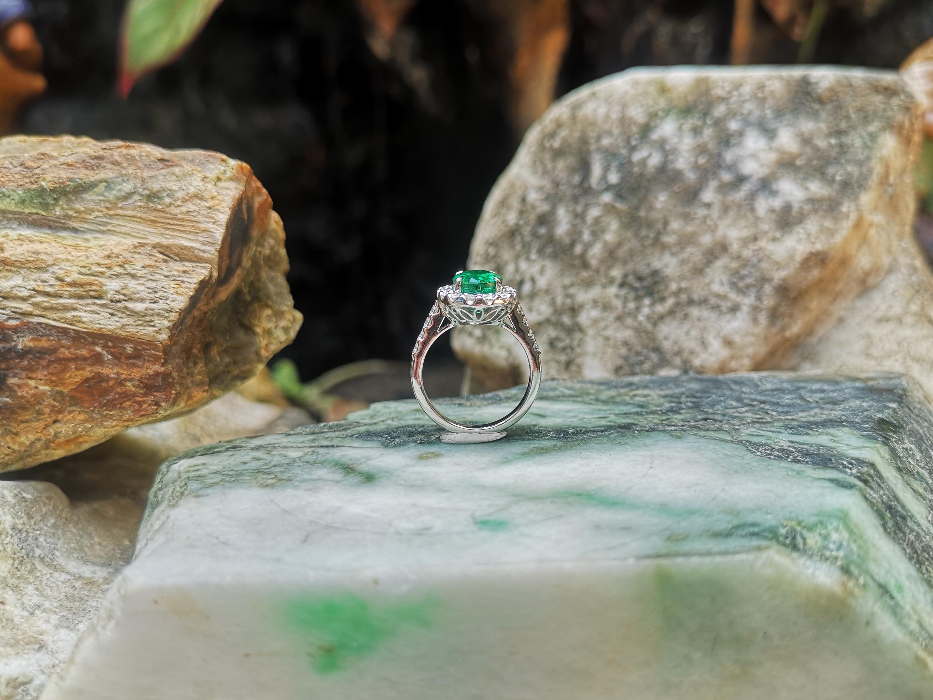Ring mit Smaragd und Diamant in 18 Karat Weißgoldfassung im Angebot 5