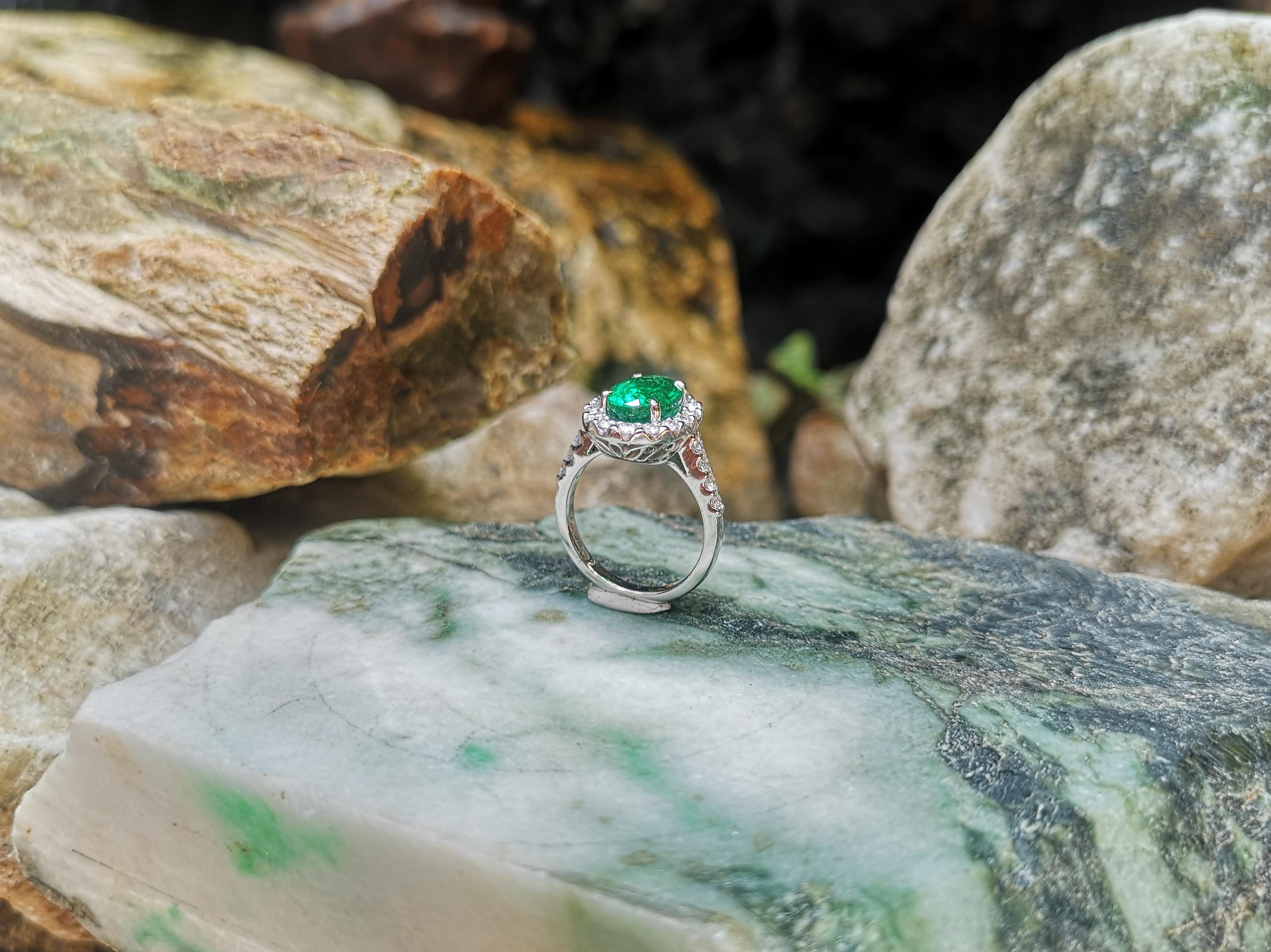 Ring mit Smaragd und Diamant in 18 Karat Weißgoldfassung im Angebot 6