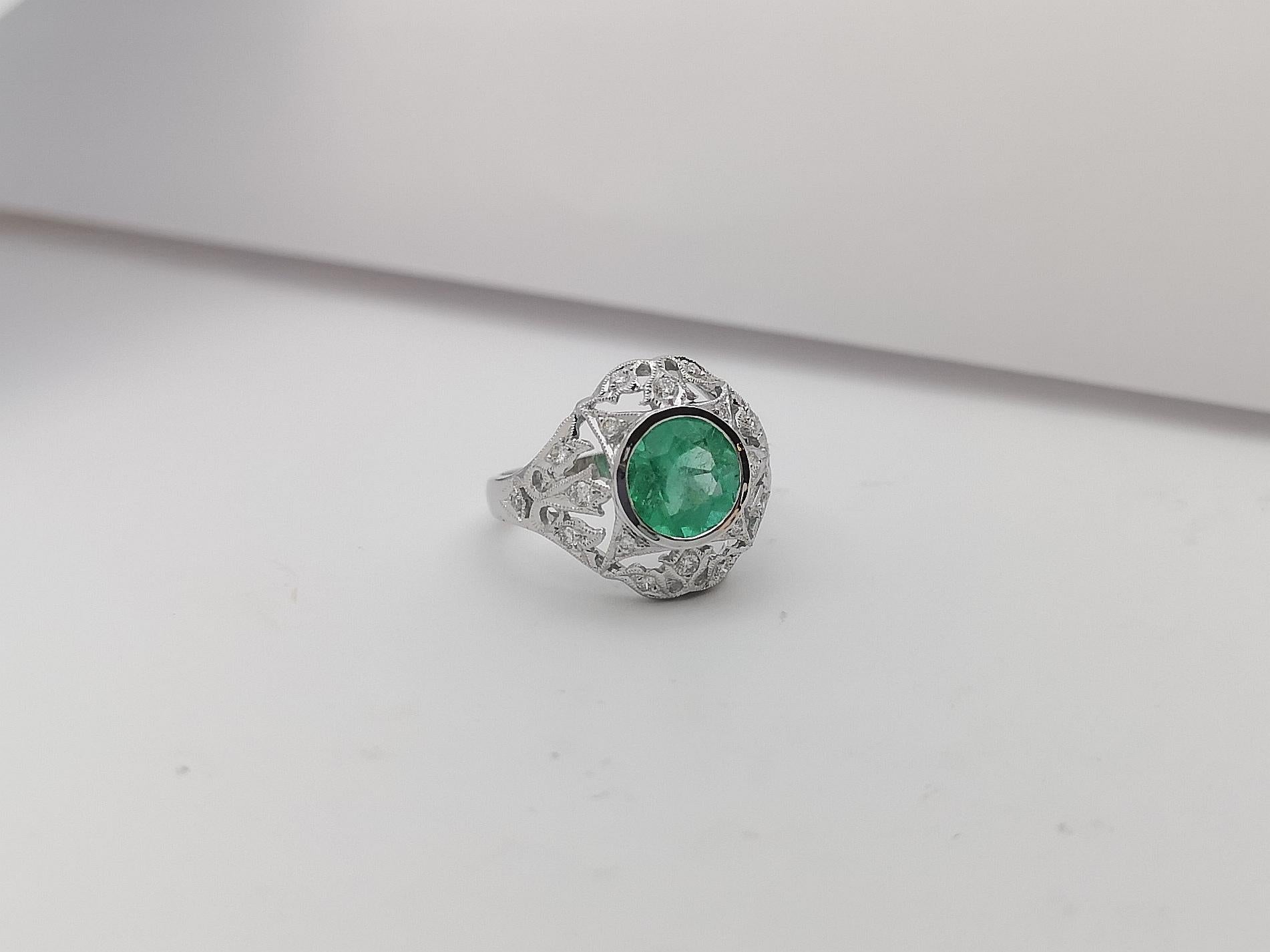 Emerald with Diamond Ring Set in 18 Karat White Gold Settings For Sale 3