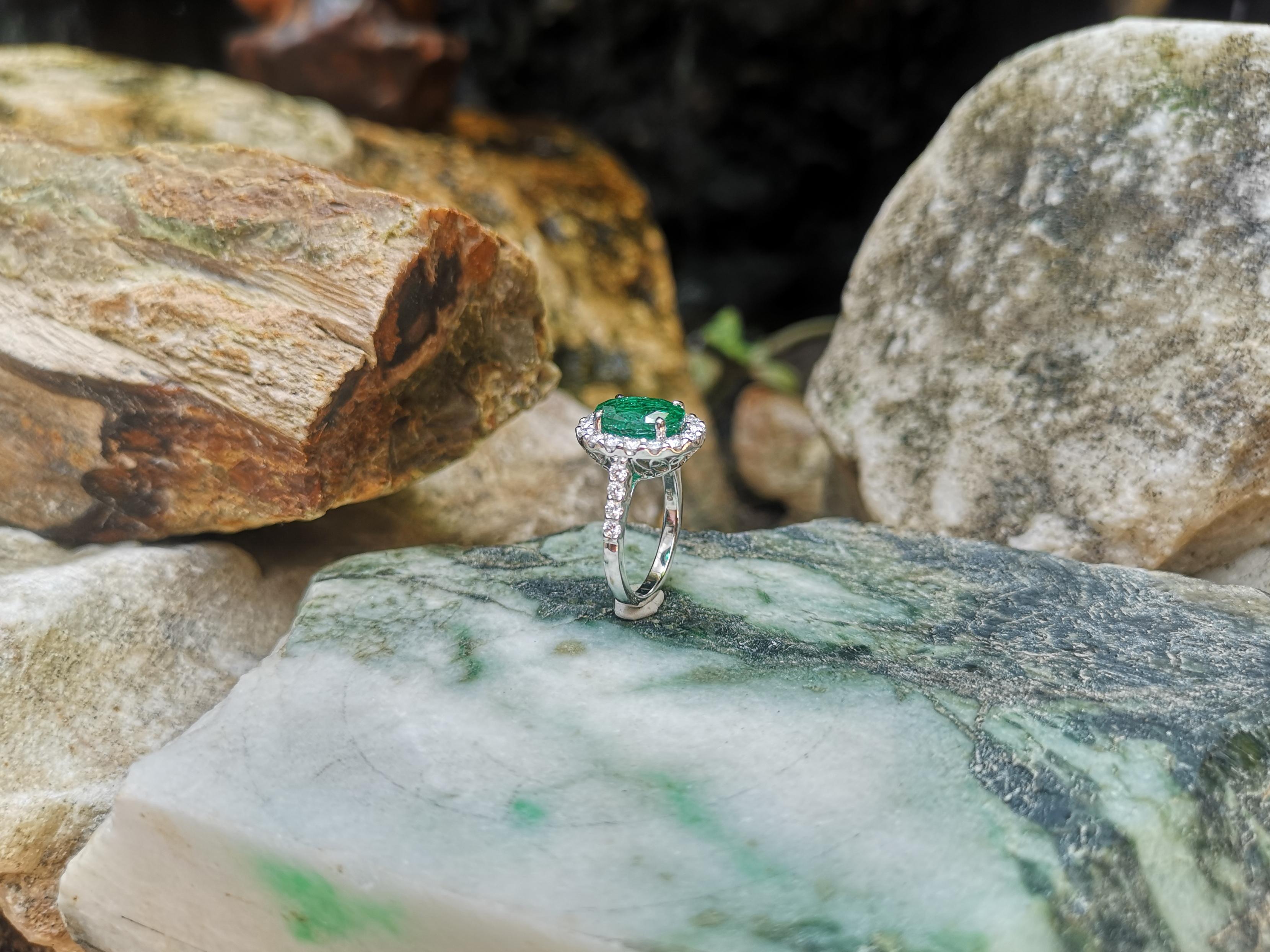 Ring mit Smaragd und Diamant in 18 Karat Weißgoldfassung im Angebot 7