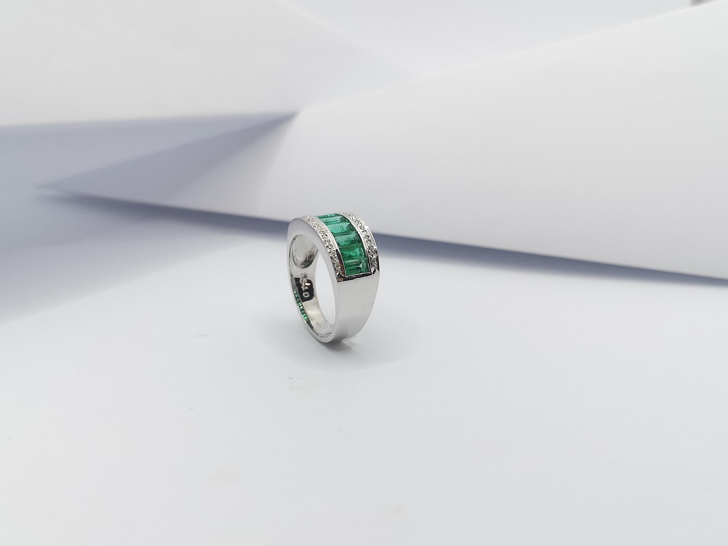 Emerald with Diamond Ring Set in 18 Karat White Gold Settings For Sale 6
