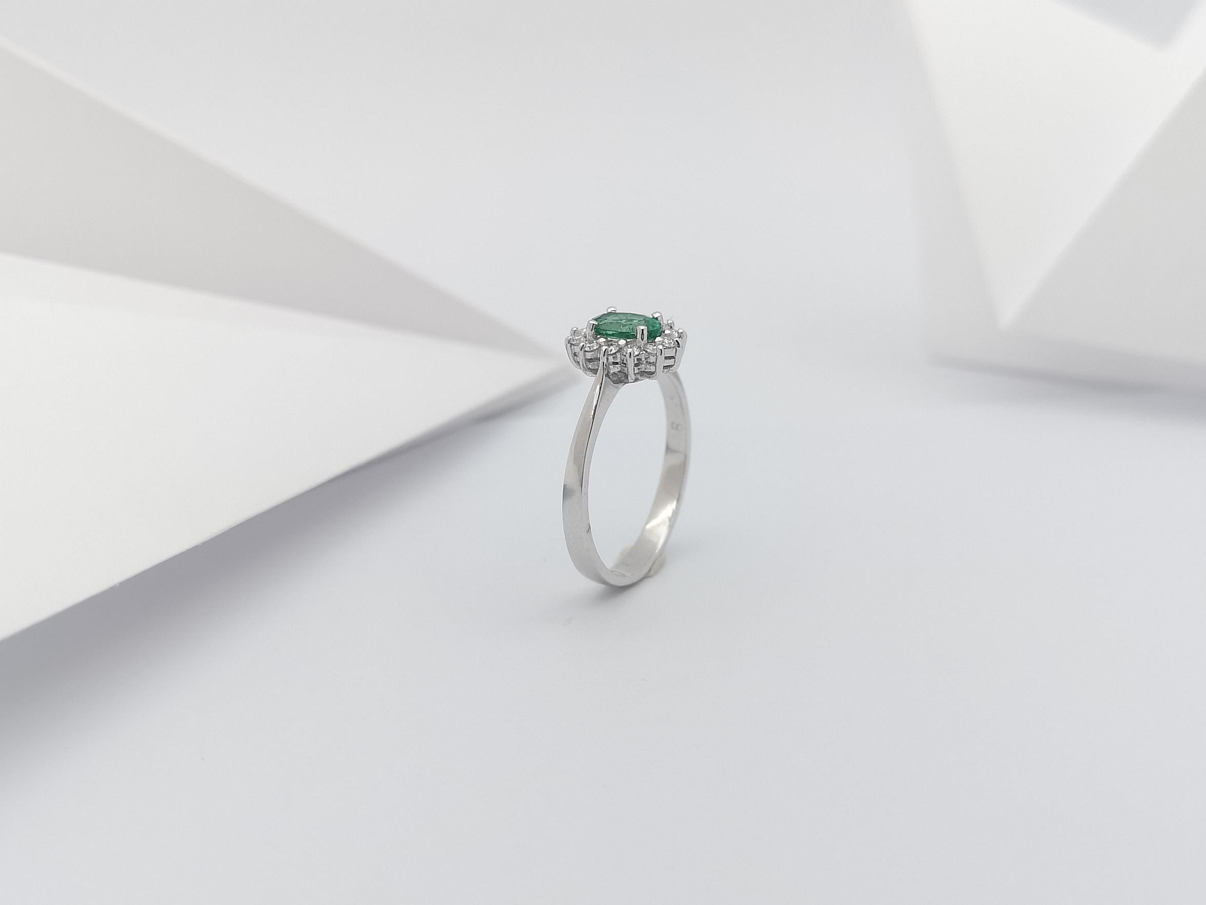 Ring mit Smaragd und Diamant in 18 Karat Weißgold gefasst im Angebot 8