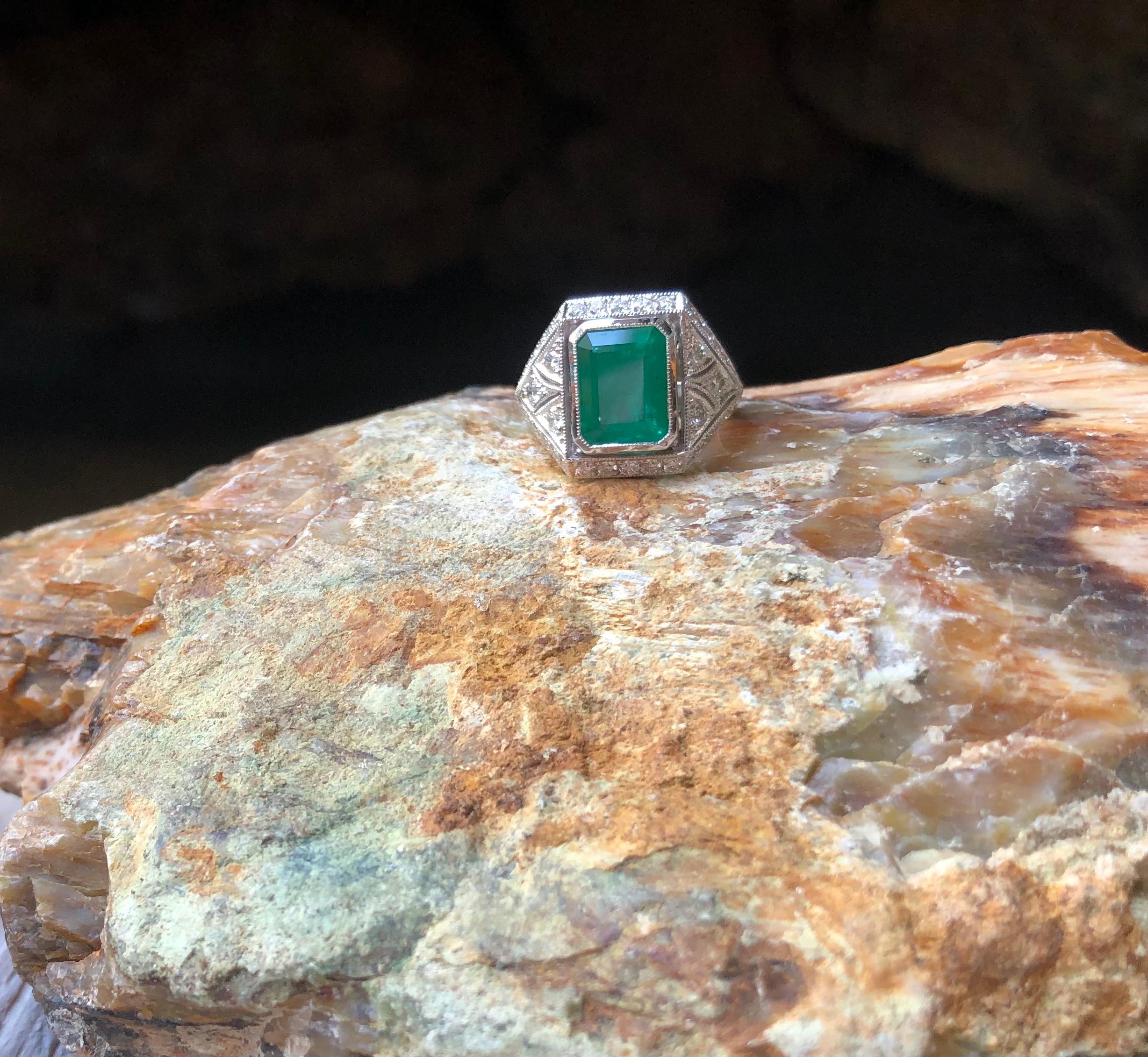 Emerald with Diamond Ring Set in 18 Karat White Gold Settings For Sale 7
