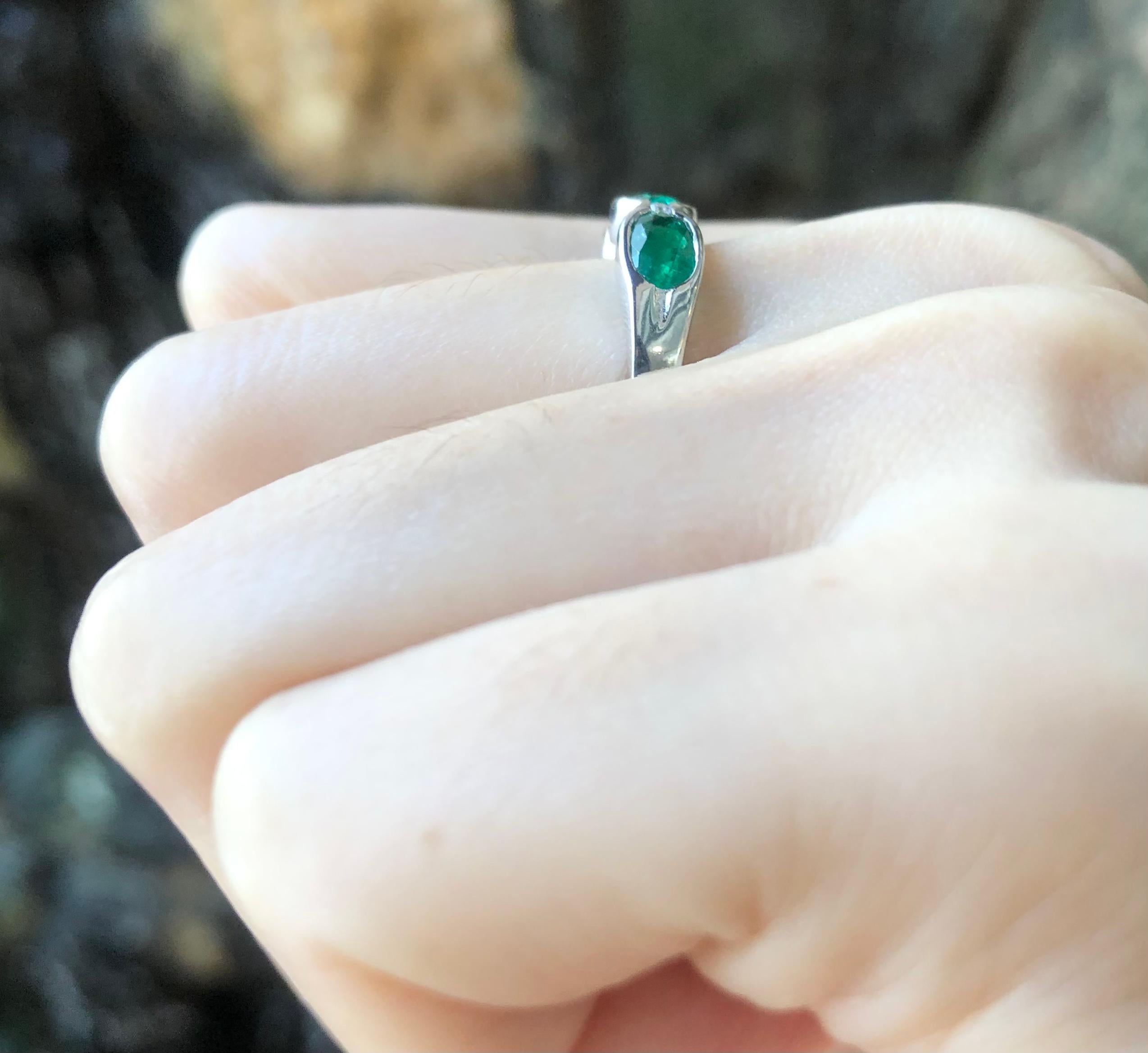 Emerald 1.35 carats with Diamond 0.03 carat Ring set in 18 Karat White Gold Settings

Width:  1.8 cm 
Length: 0.5 cm
Ring Size: 55
Total Weight: 3.41 grams

