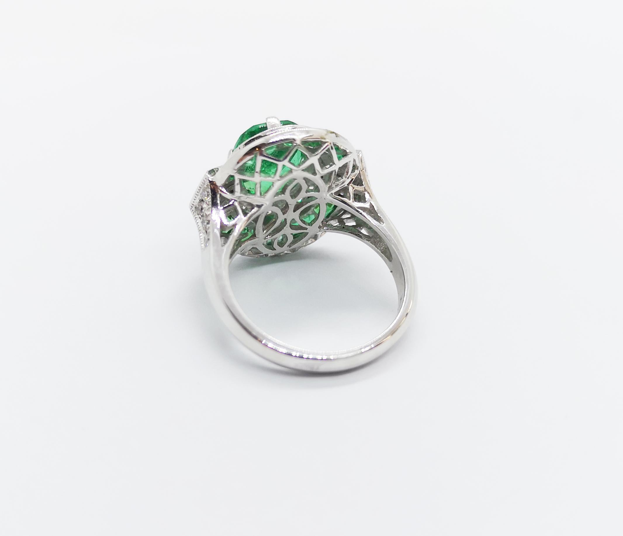 Ring mit Smaragd und Diamant in 18 Karat Weißgold gefasst (Art déco) im Angebot