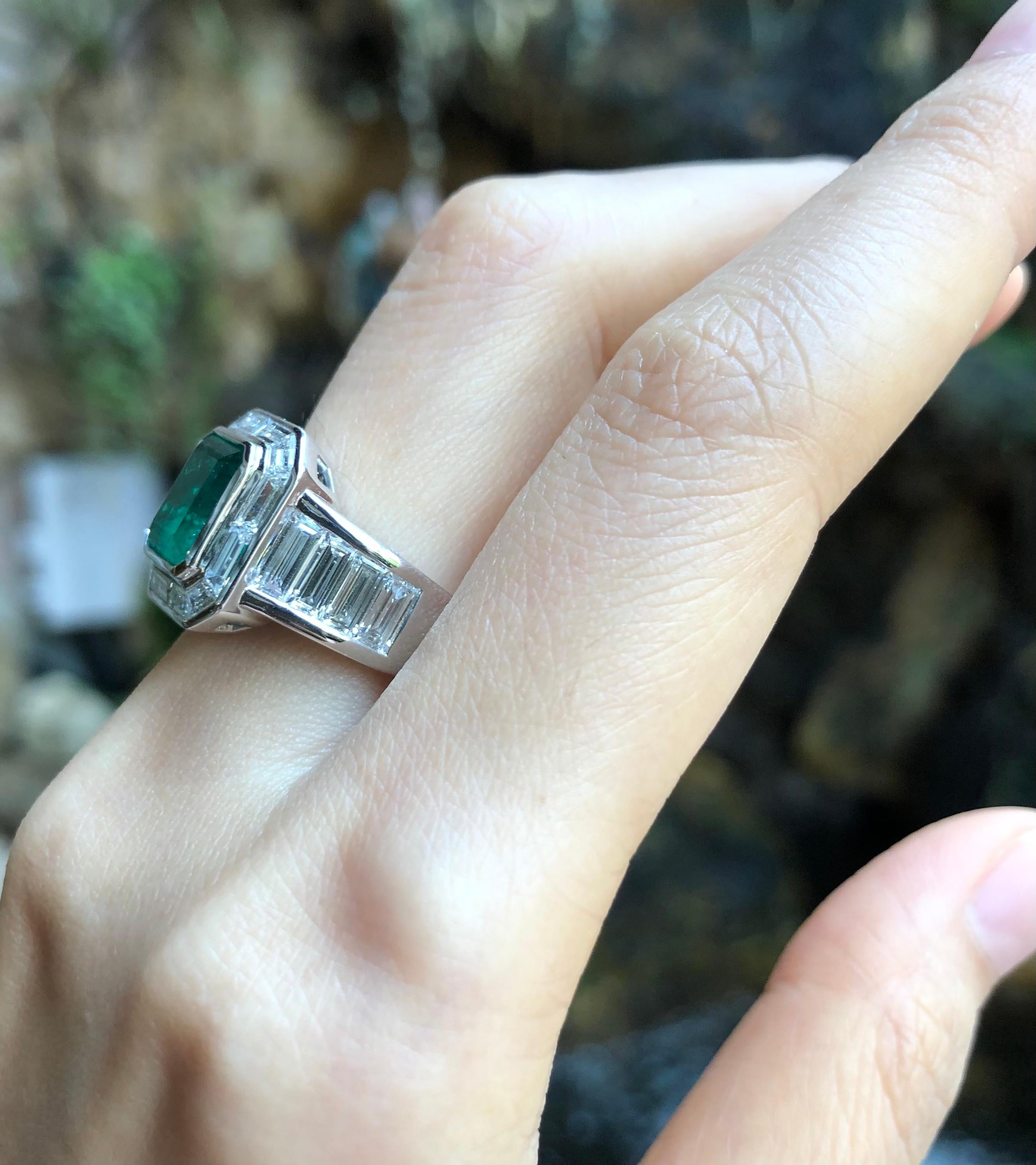 Contemporary Emerald with Diamond Ring Set in 18 Karat White Gold Settings For Sale