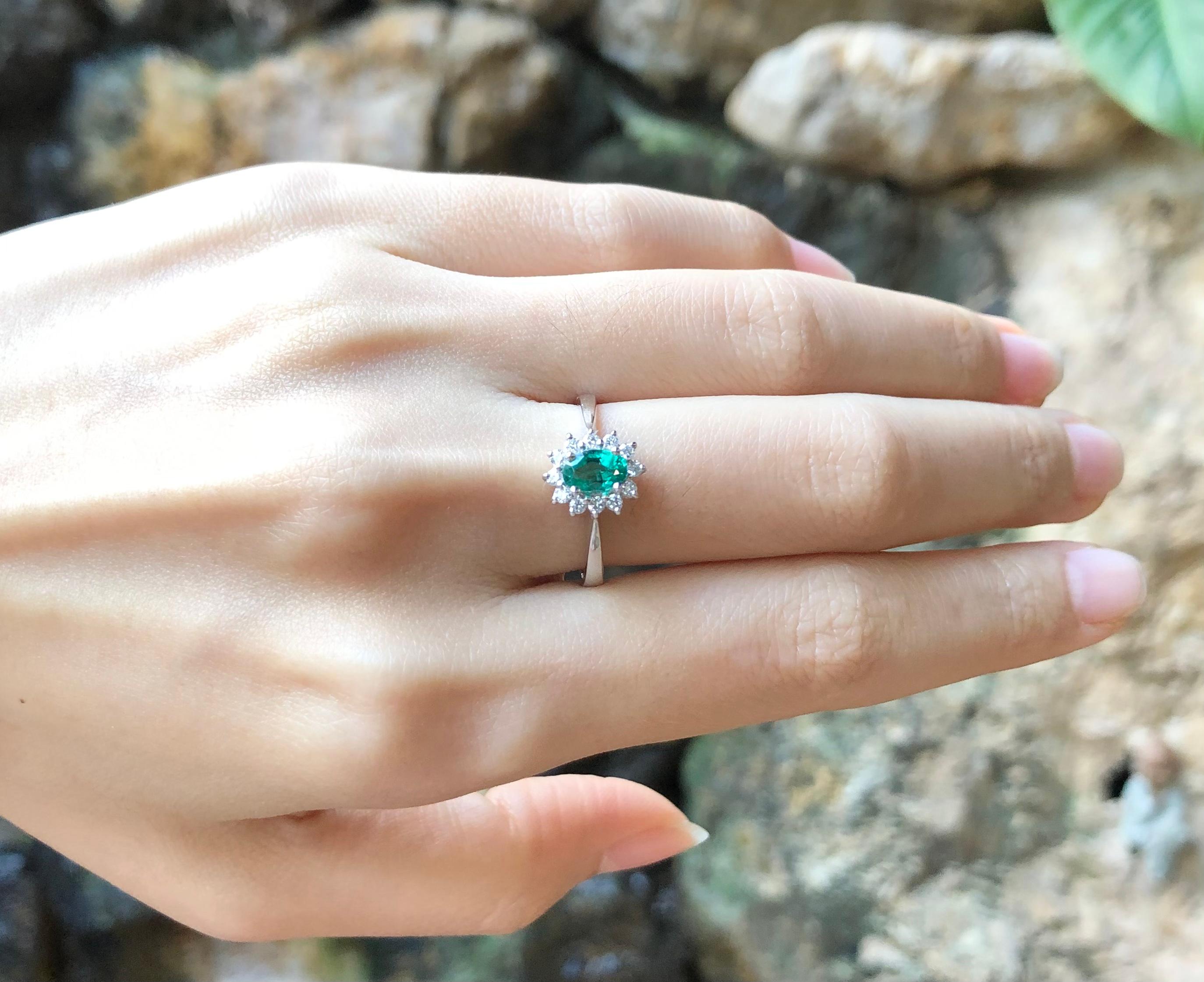 Ring mit Smaragd und Diamant in 18 Karat Weißgold gefasst Damen im Angebot