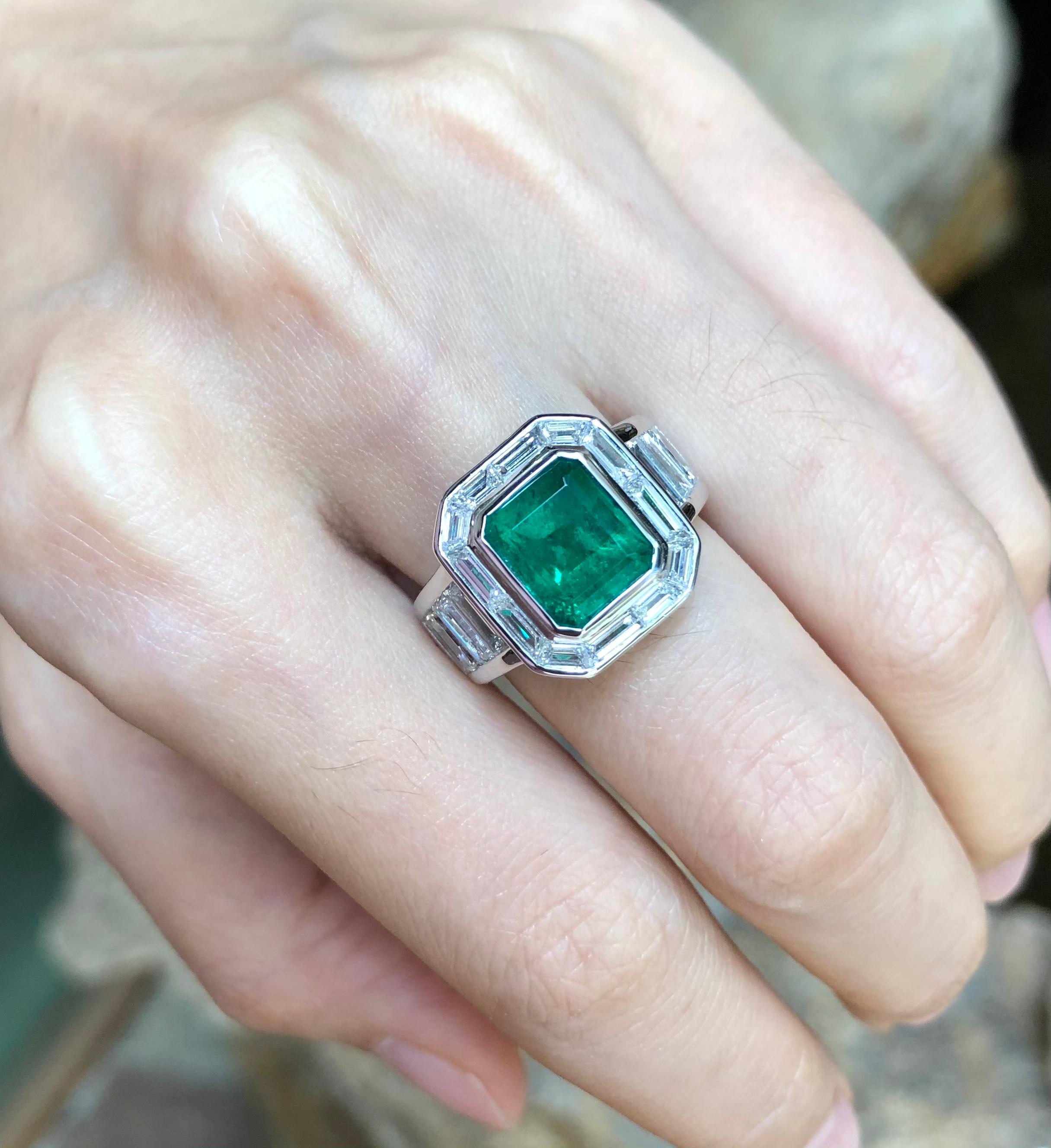 Emerald with Diamond Ring Set in 18 Karat White Gold Settings For Sale 1