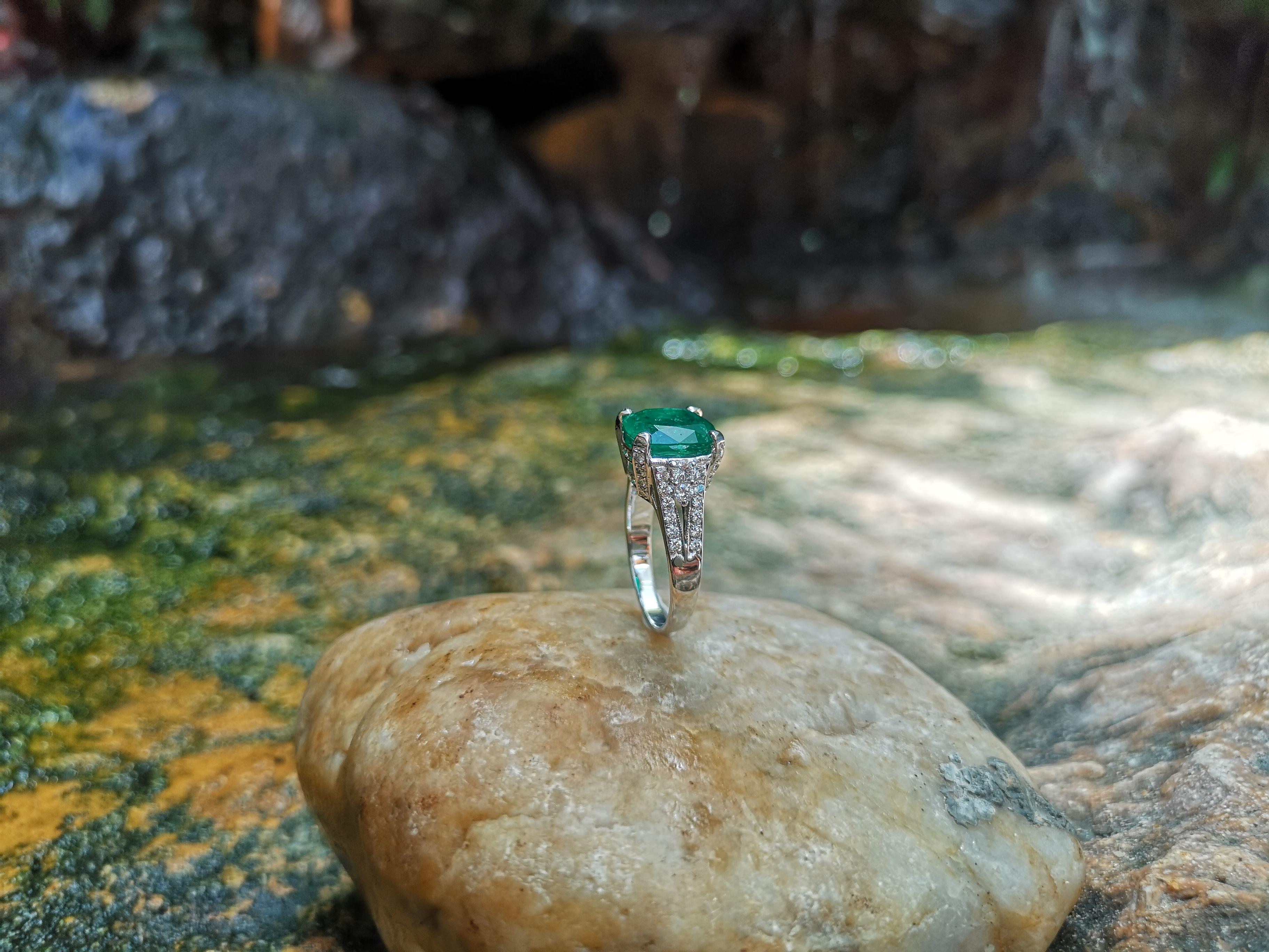 Cushion Cut Emerald with Diamond Ring Set in 18 Karat White Gold Settings For Sale