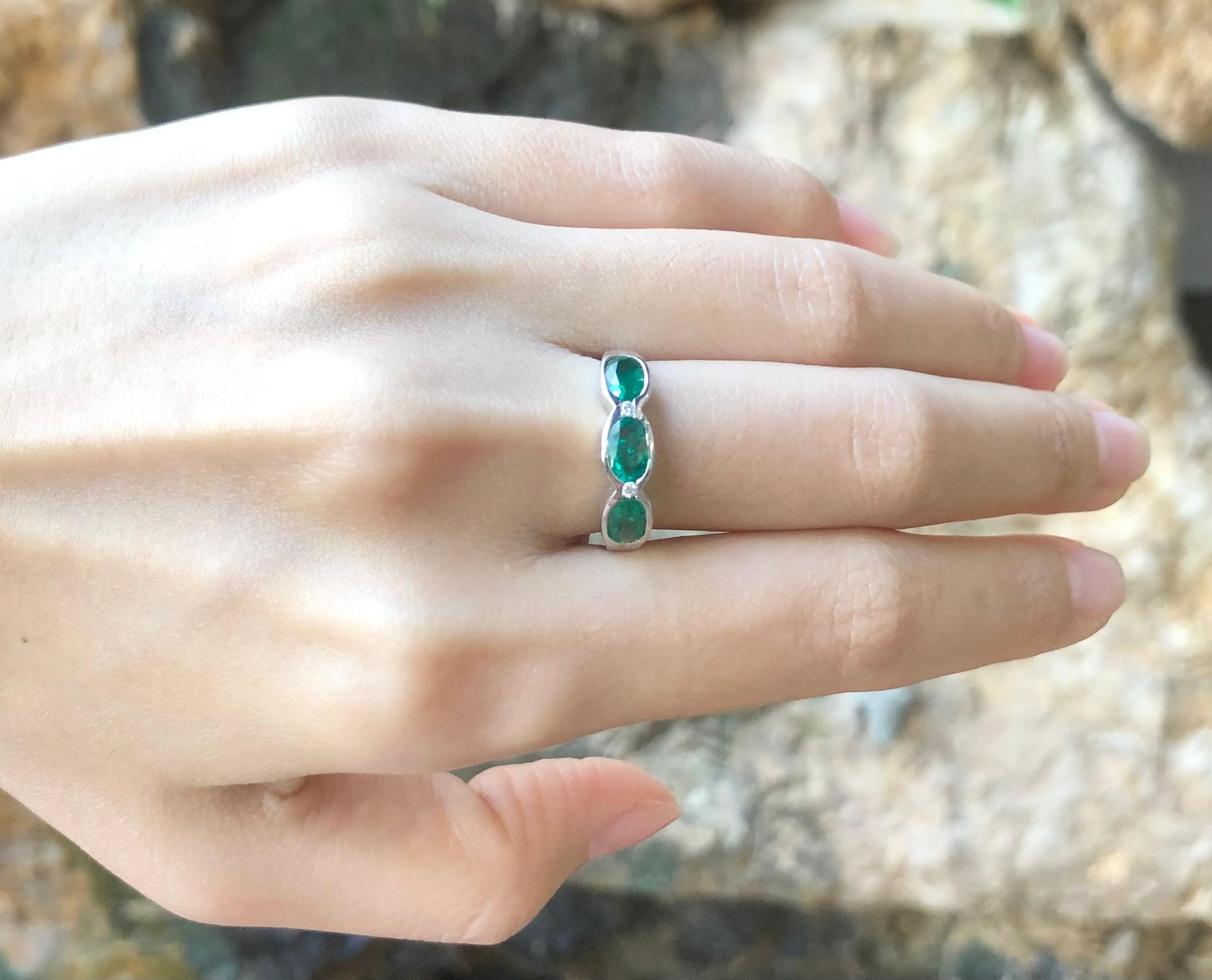 Emerald with Diamond Ring Set in 18 Karat White Gold Settings For Sale 1