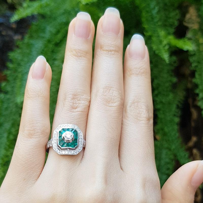Ring mit Smaragd und Diamant in 18 Karat Weißgold gefasst 2