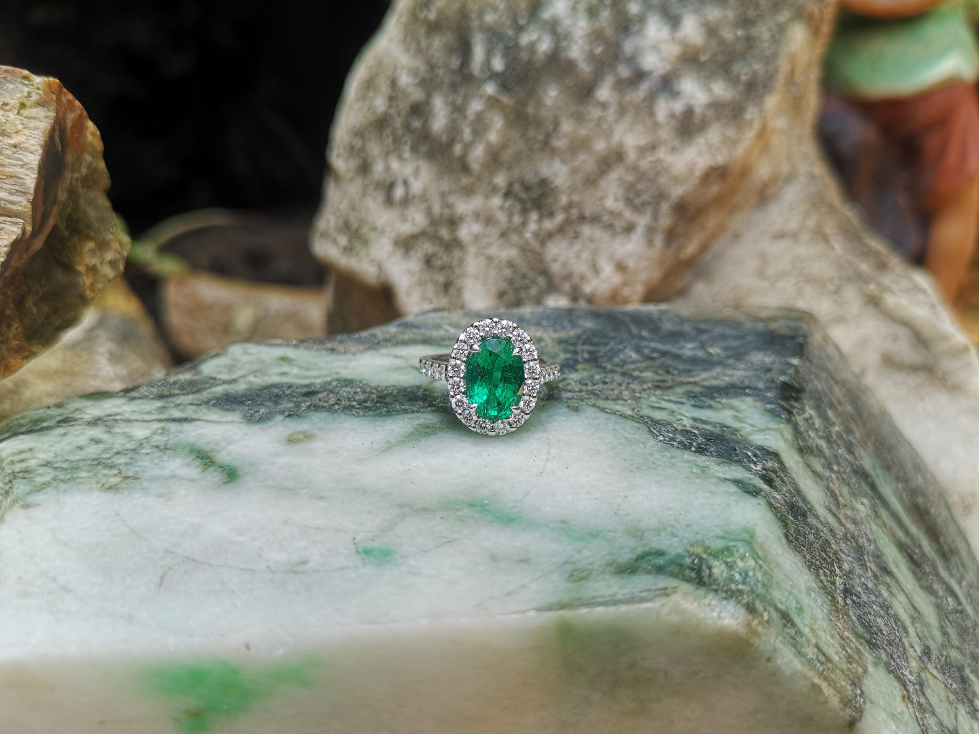 Ring mit Smaragd und Diamant in 18 Karat Weißgoldfassung im Angebot 2