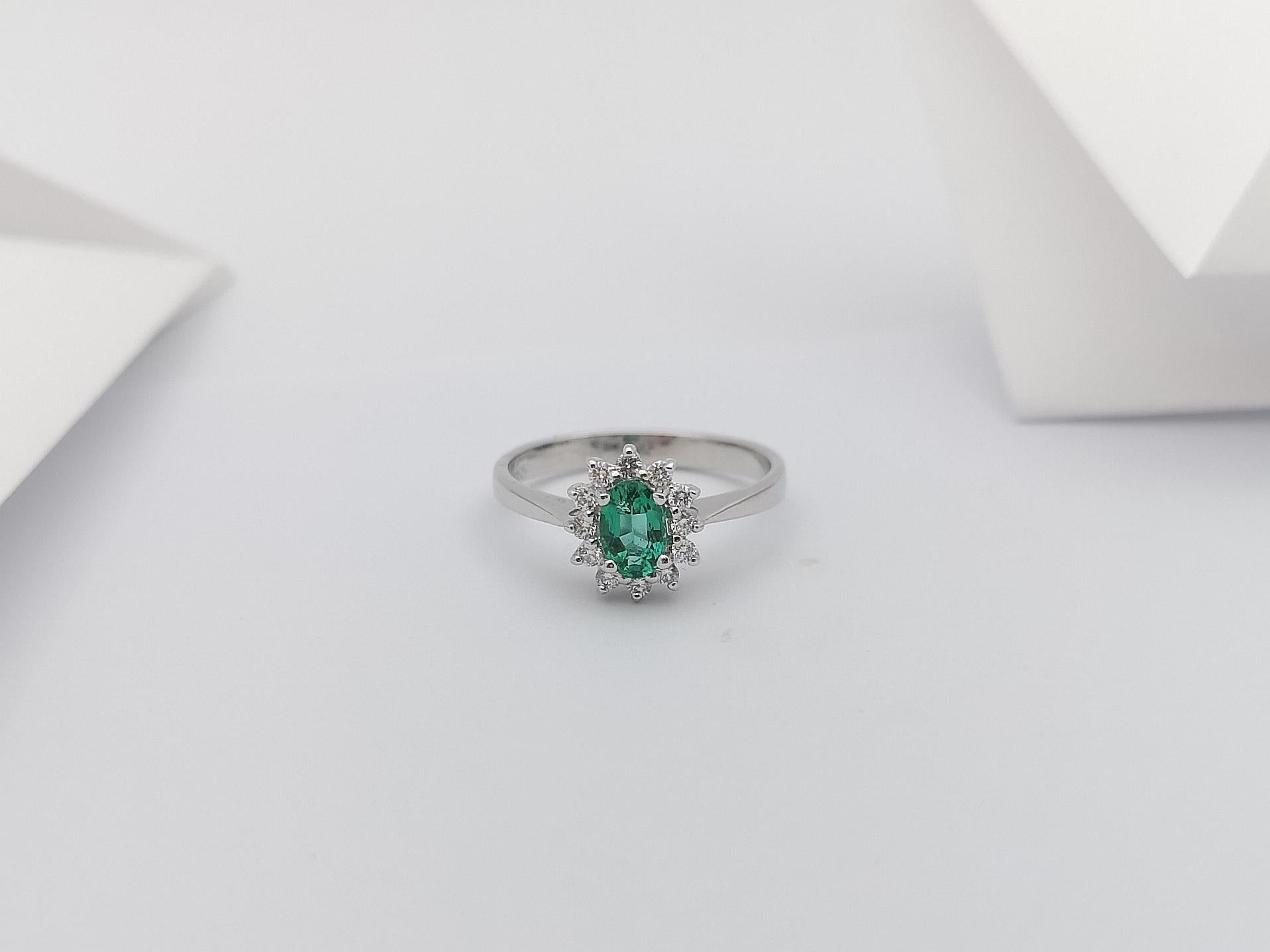 Ring mit Smaragd und Diamant in 18 Karat Weißgold gefasst im Angebot 2