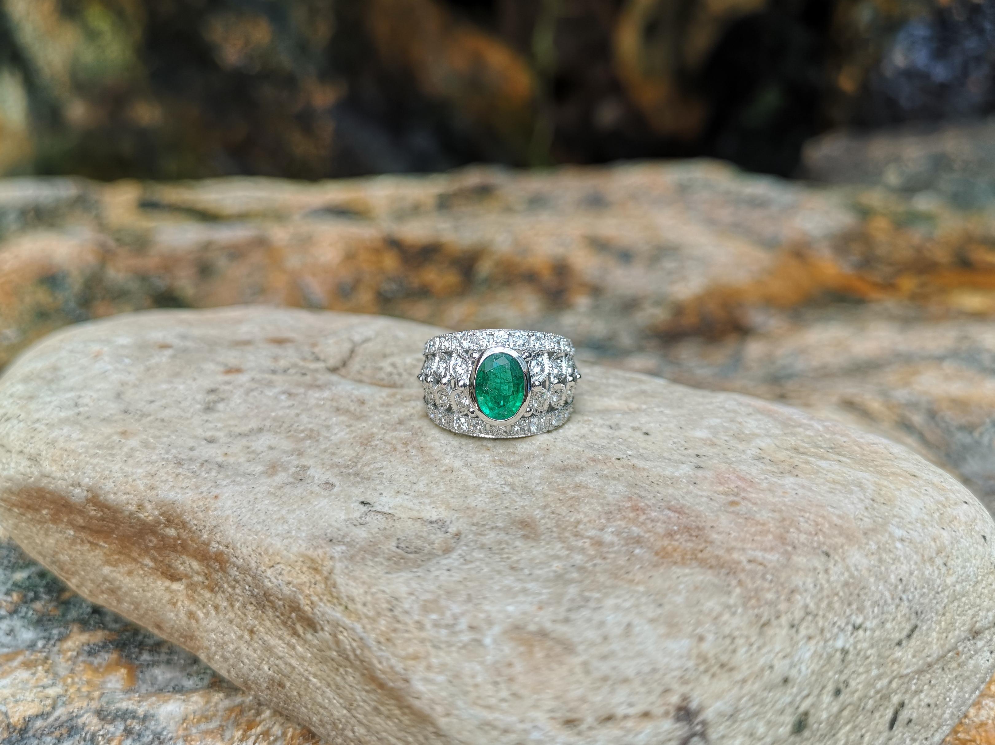 Emerald with Diamond Ring Set in 18 Karat White Gold Settings For Sale 3