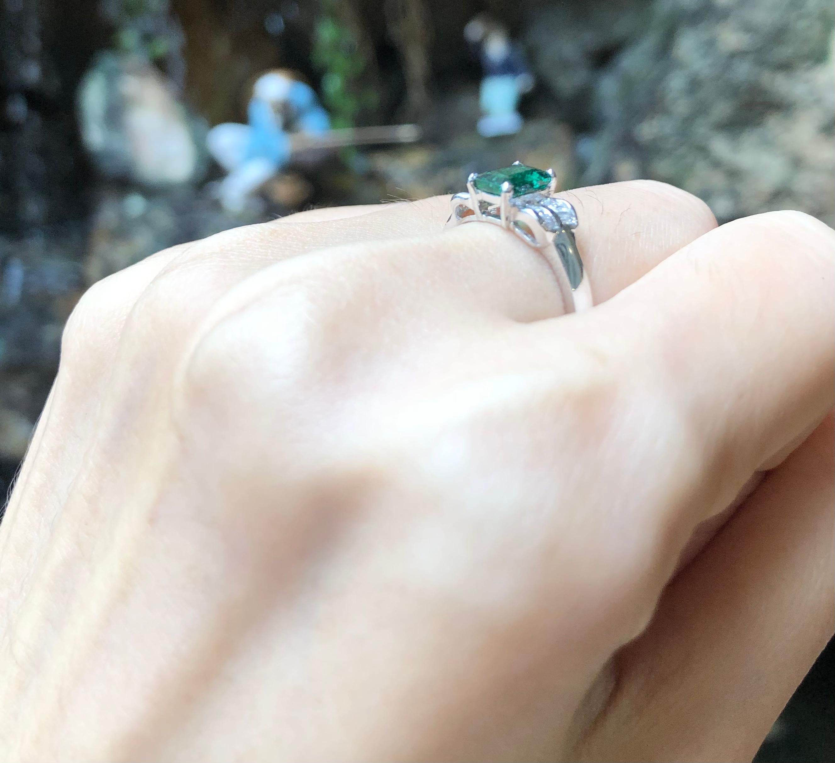 Emerald with Diamond Ring Set in 18 Karat White Gold Settings For Sale 3