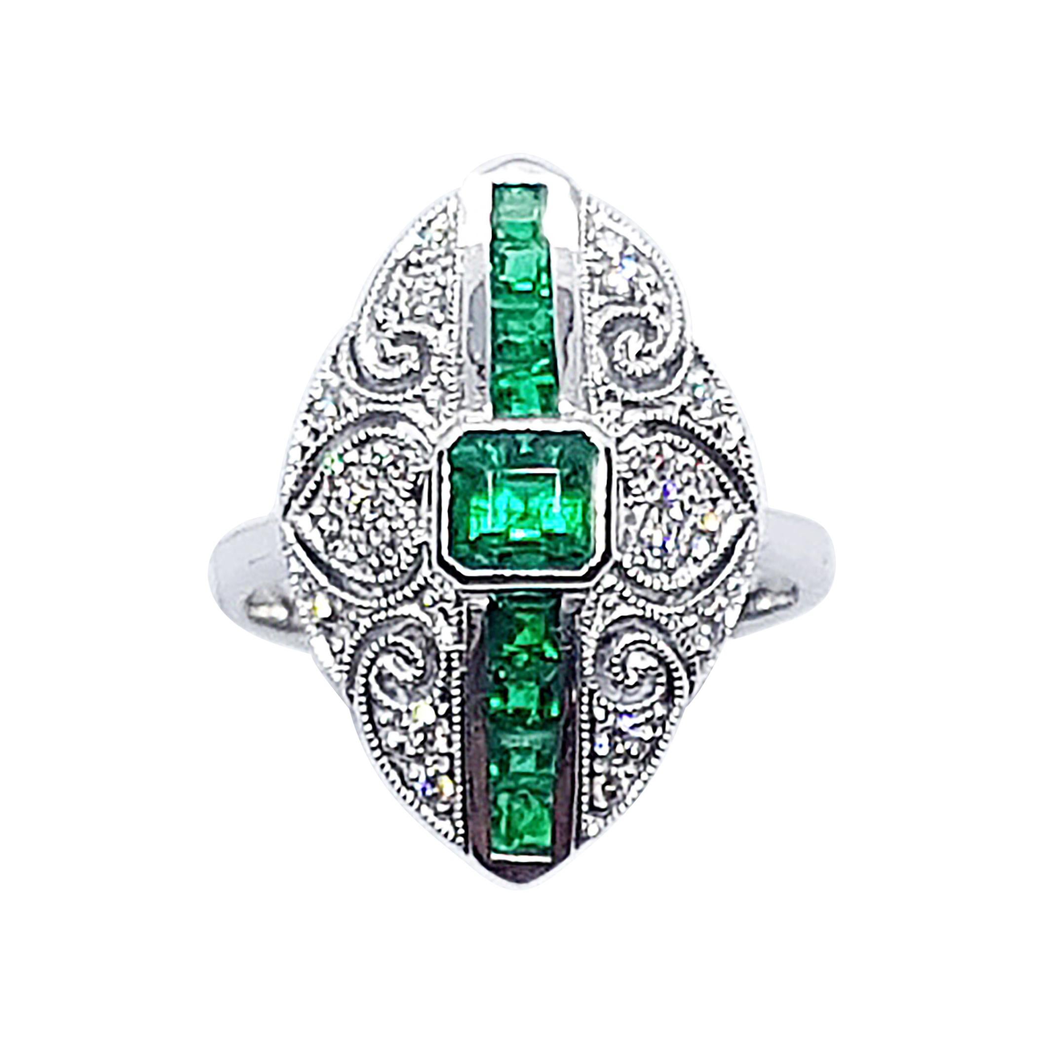 Bague en or blanc 18 carats sertie d'émeraudes et de diamants