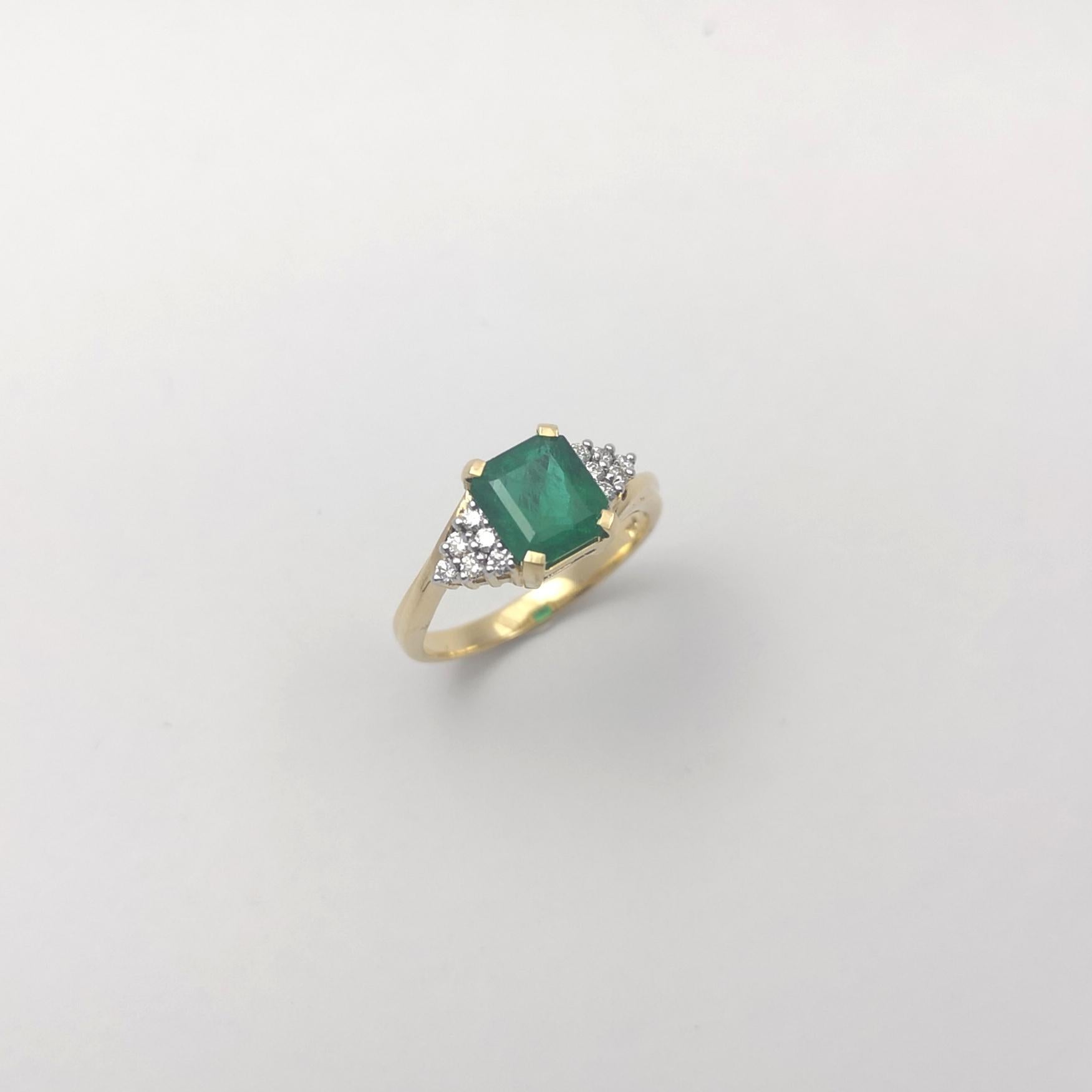 Smaragd mit Diamantring in 18K Goldfassung im Angebot 6
