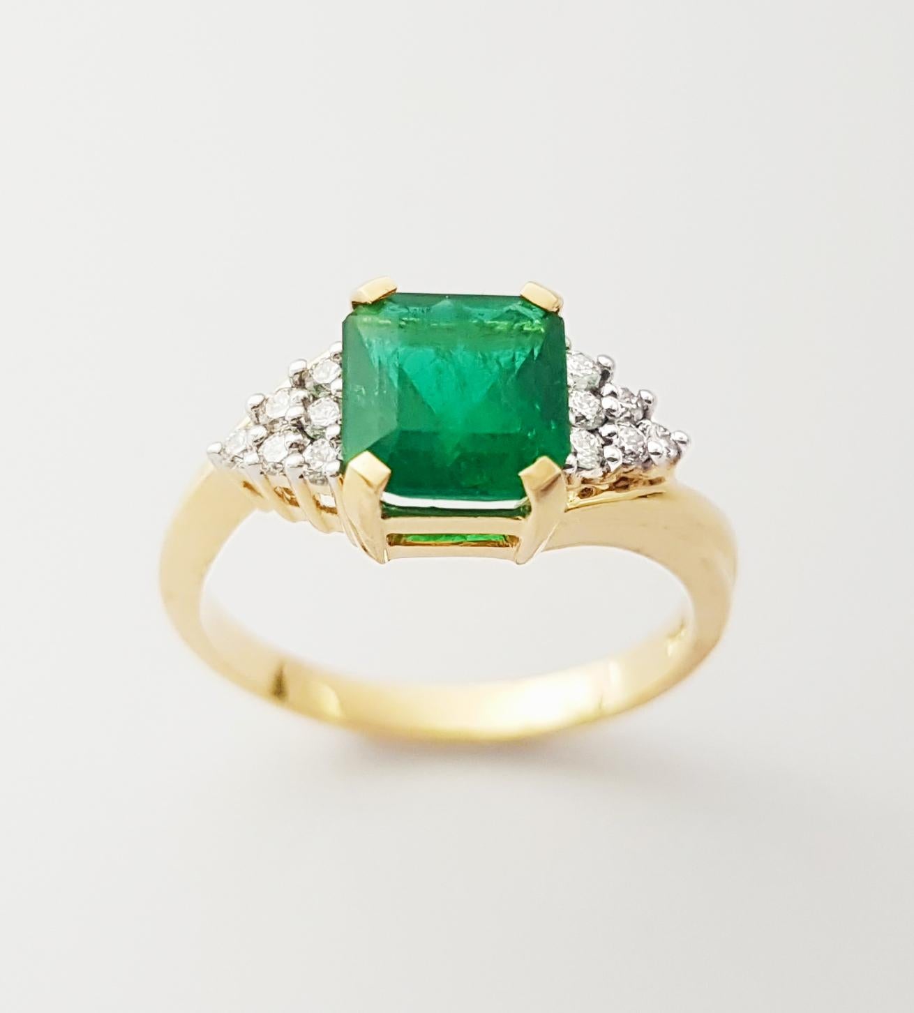 Smaragd mit Diamantring in 18K Goldfassung im Angebot 10