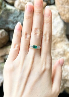 Emerald with Diamond Ring set in 18K Gold Settings