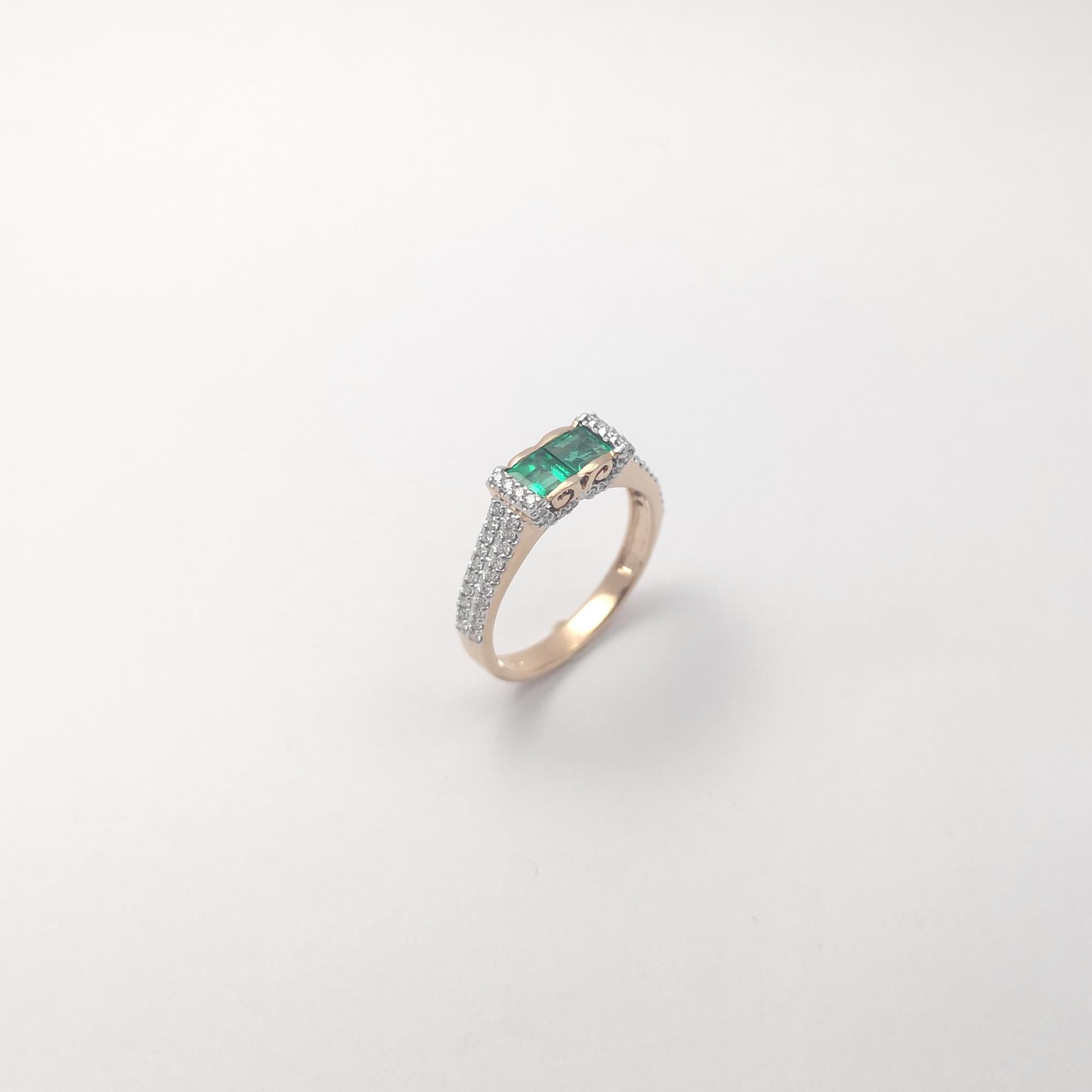 Bague sertie d'émeraudes et de diamants en or rose 18 carats en vente 9