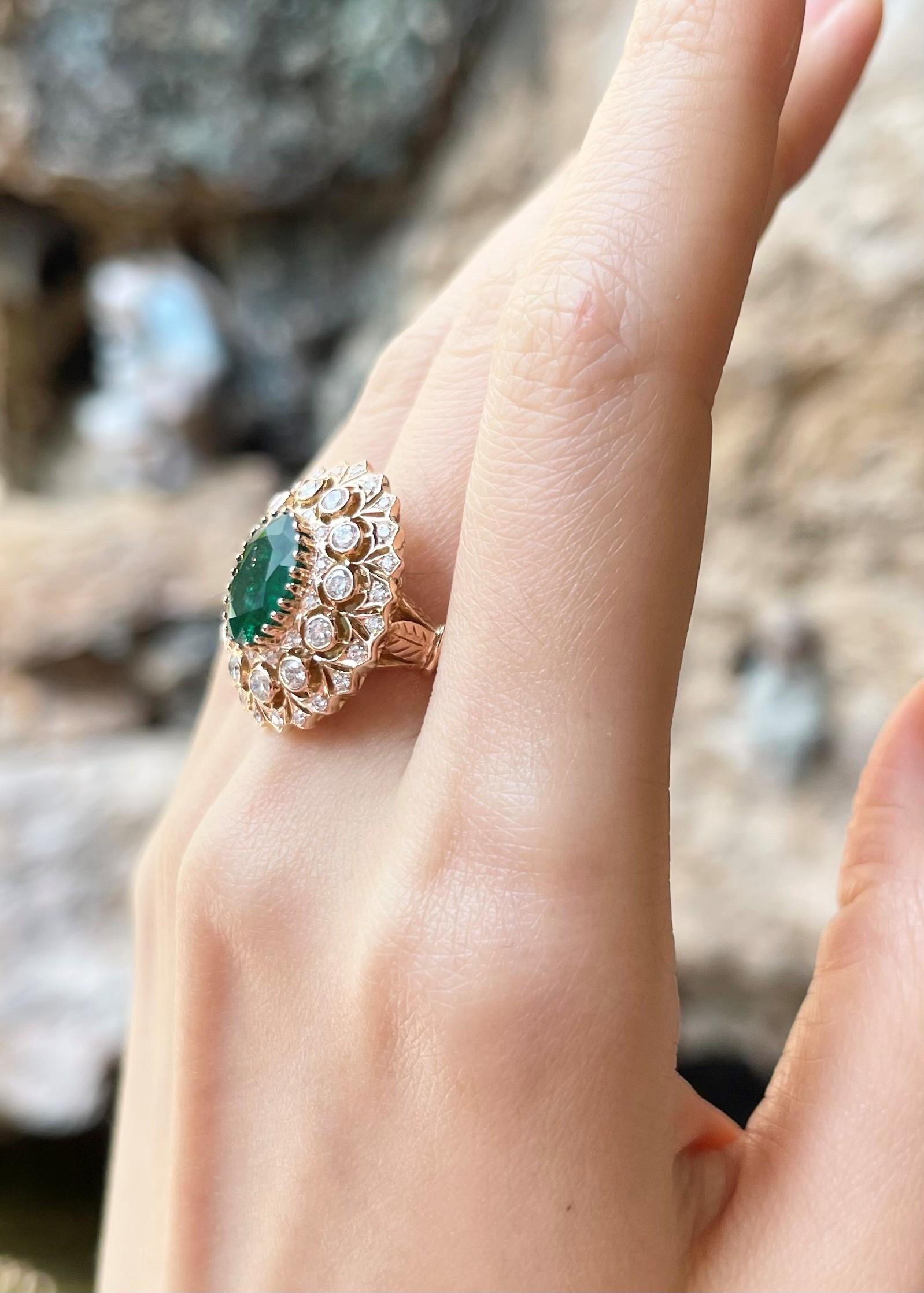 Art Deco Emerald with Diamond Ring set in 18K Rose Gold Settings For Sale