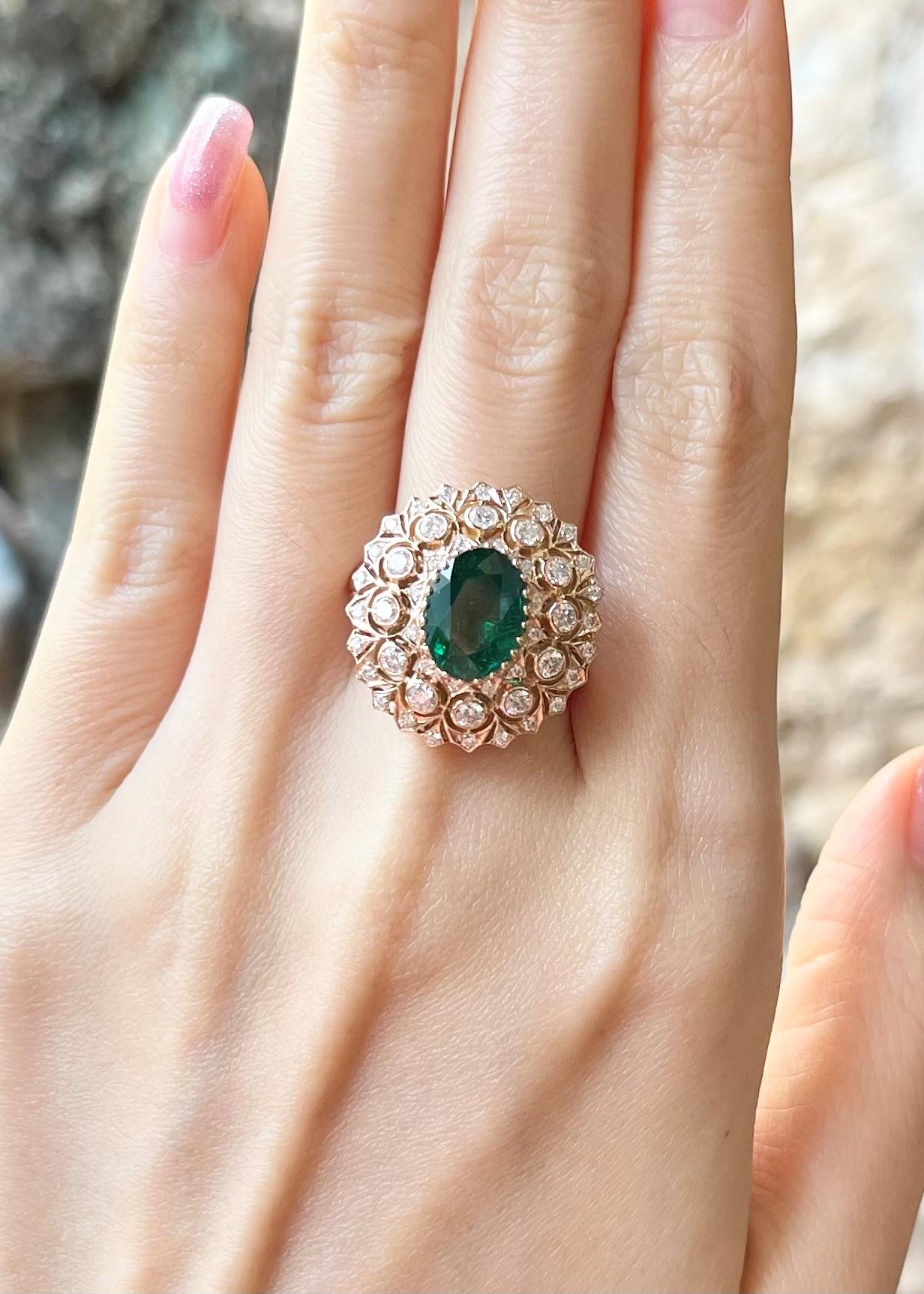 Emerald with Diamond Ring set in 18K Rose Gold Settings In New Condition For Sale In Bangkok, TH